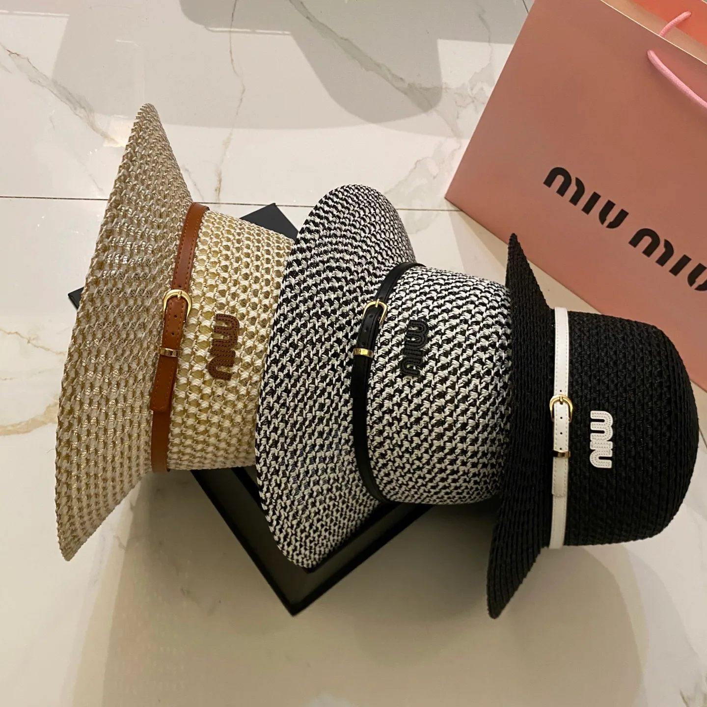 Hats MIU MIU 17498289