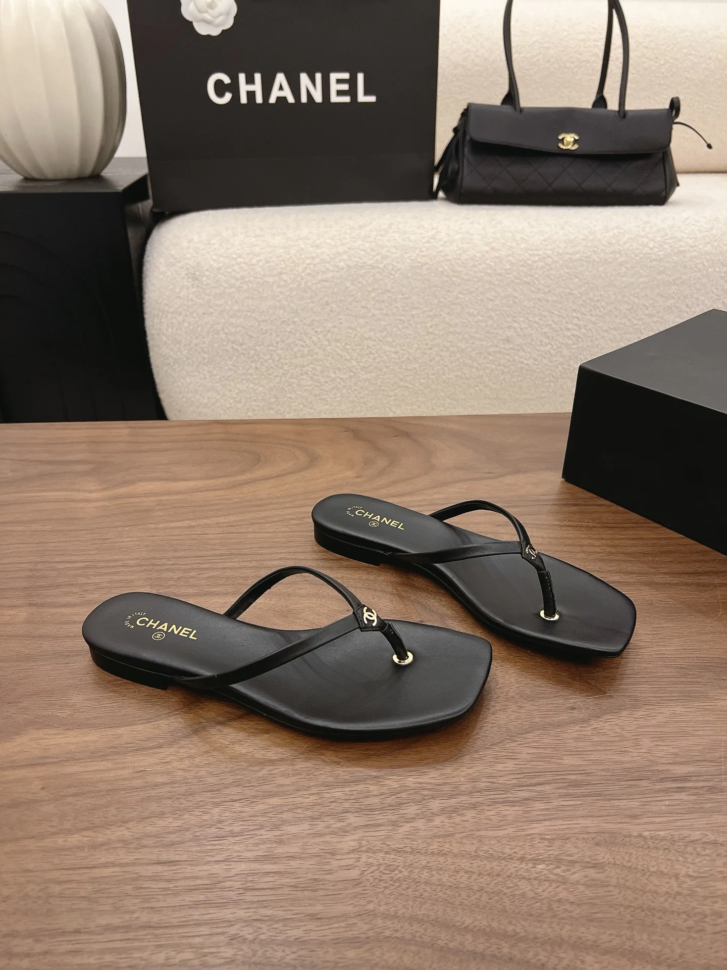 Women's Flip-Flops CHANEL 16944164