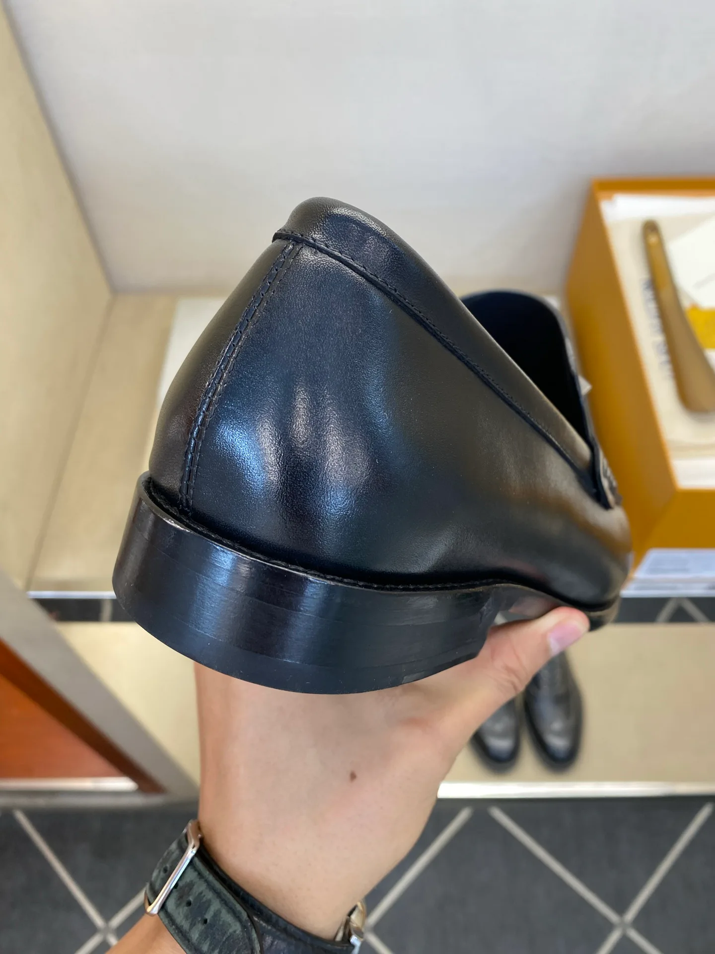 Men's Loafers And Dress Shoes LOUIS VUITTON 18079149
