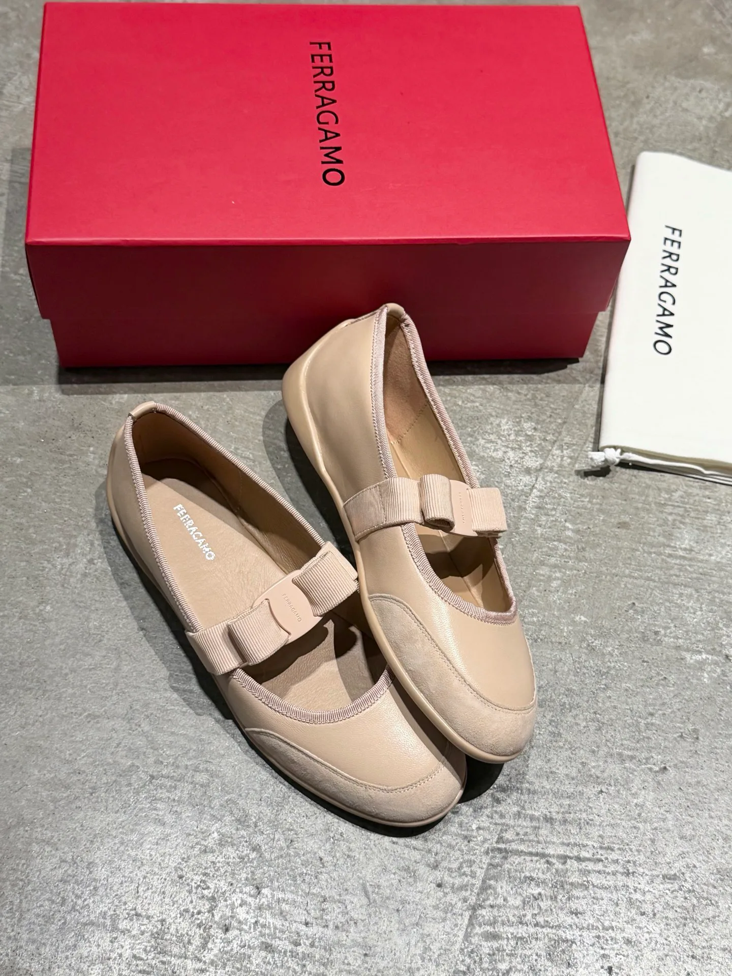 Women's Ballet Flats SALVATORE FERRAGAMO 18357228