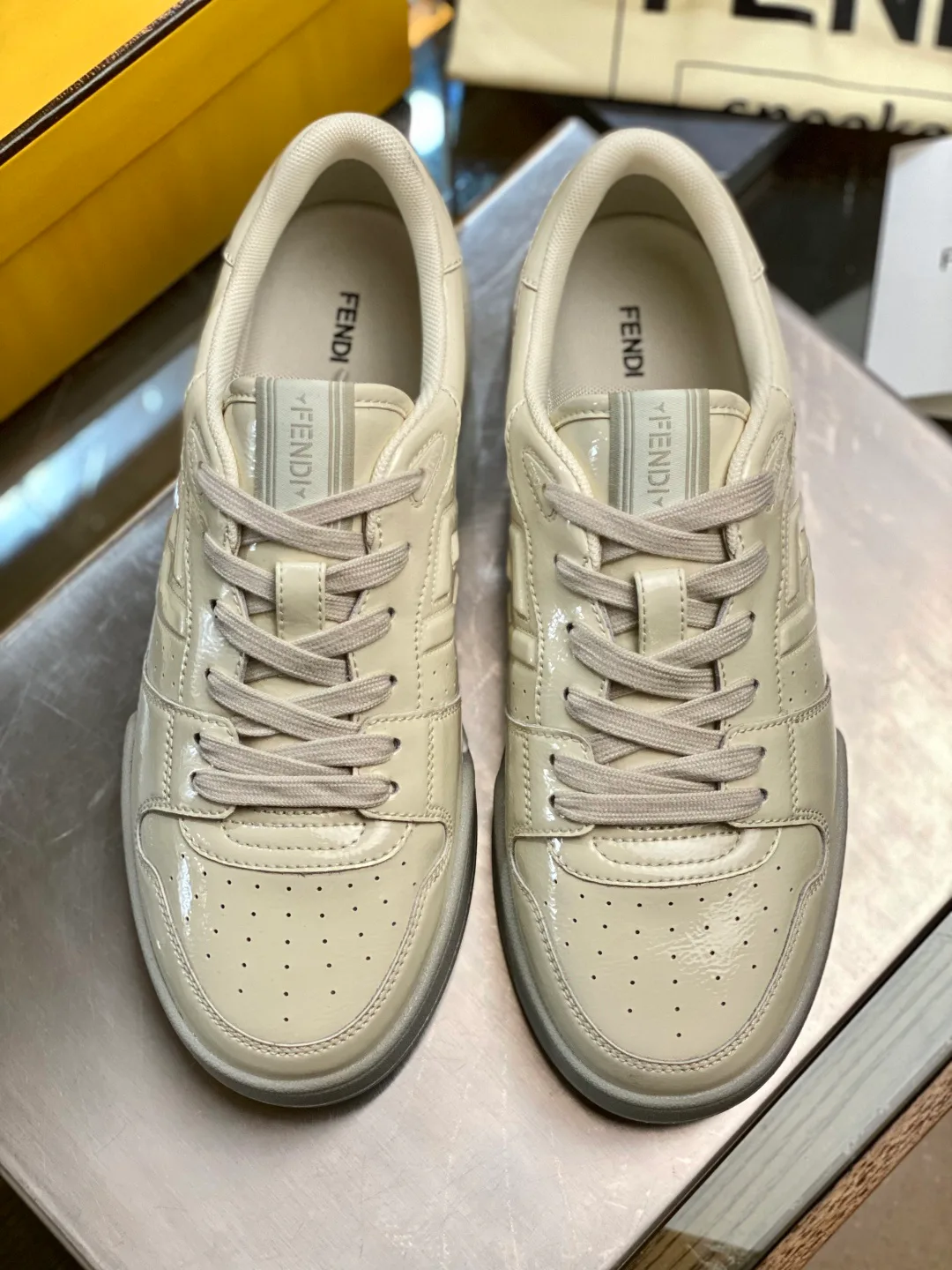 Women's Sneakers FENDI 18119372