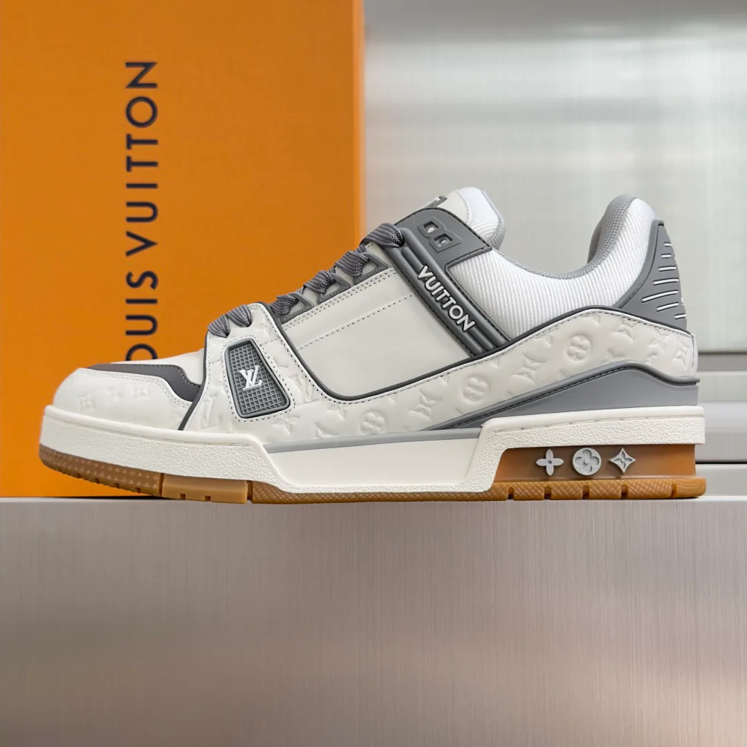 Women's Sneakers LOUIS VUITTON 17772029