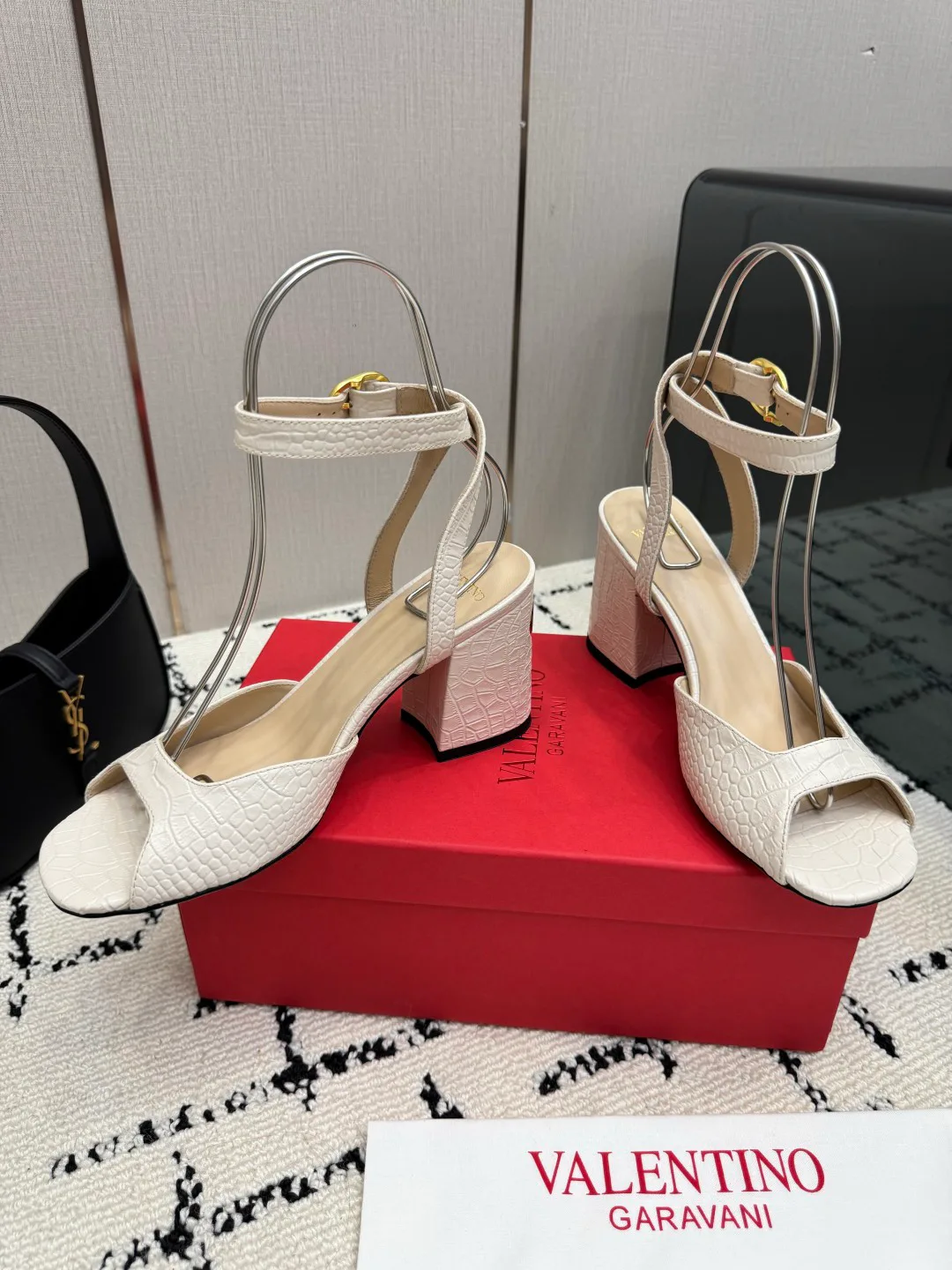 Women's Open-Toe Sandals VALENTINO 18048994