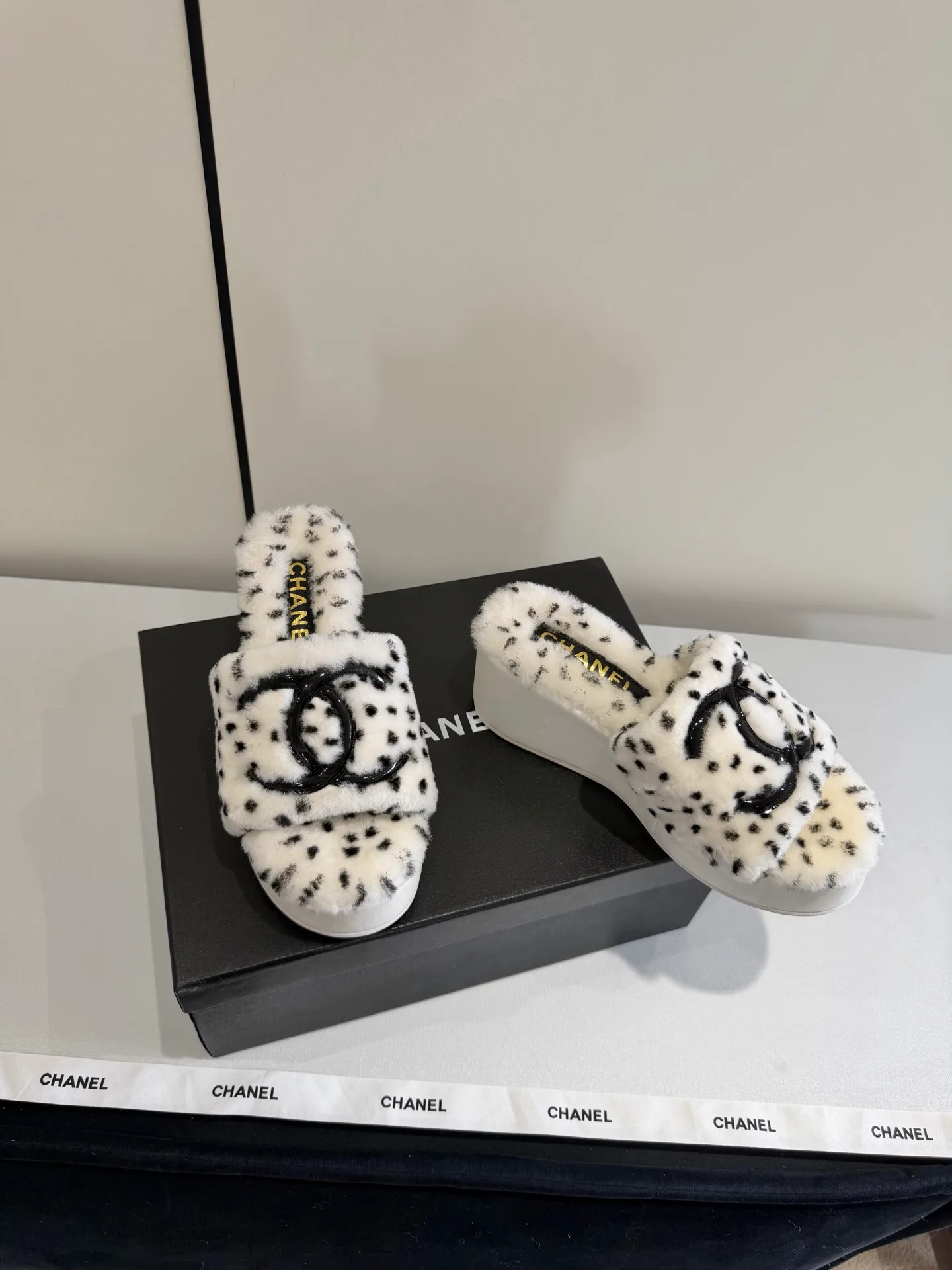 Women's Slippers CHANEL 18268444