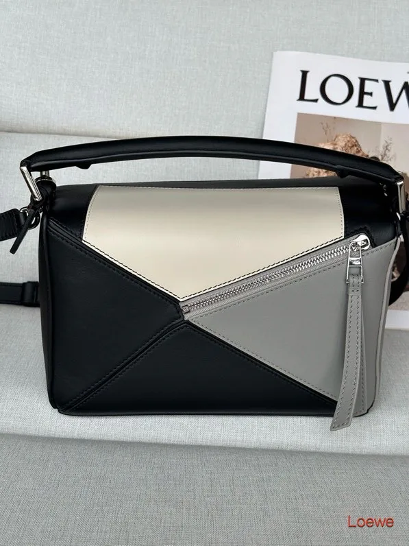 Women's Classic Handbags LOEWE 17271514