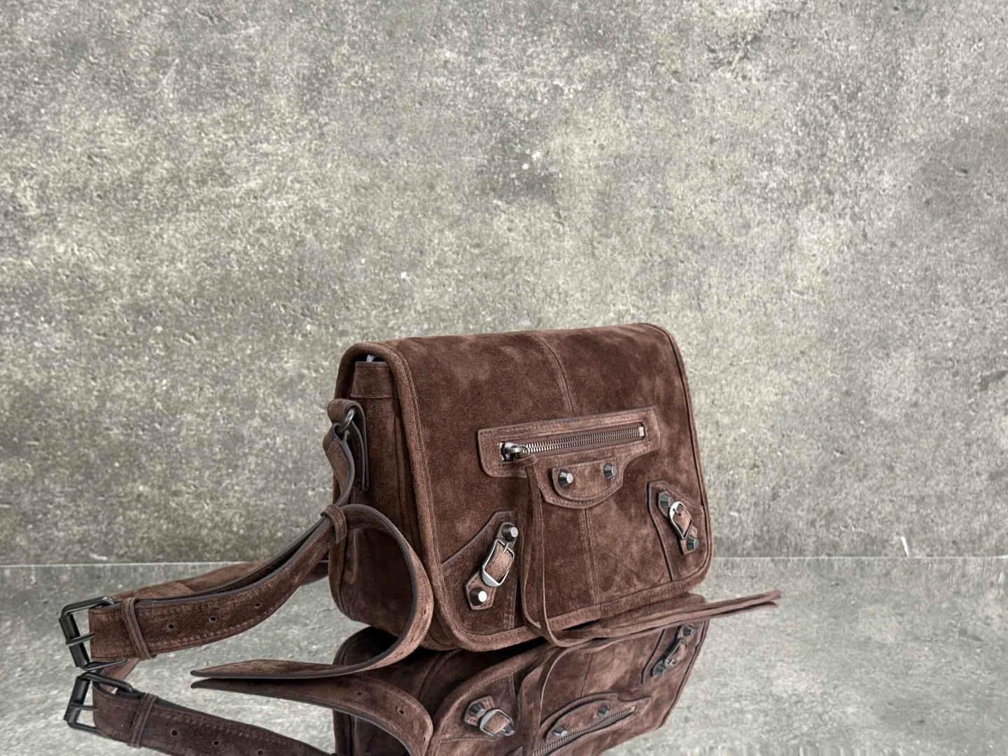 Сумки На Ремне Женские Balenciaga 18608623