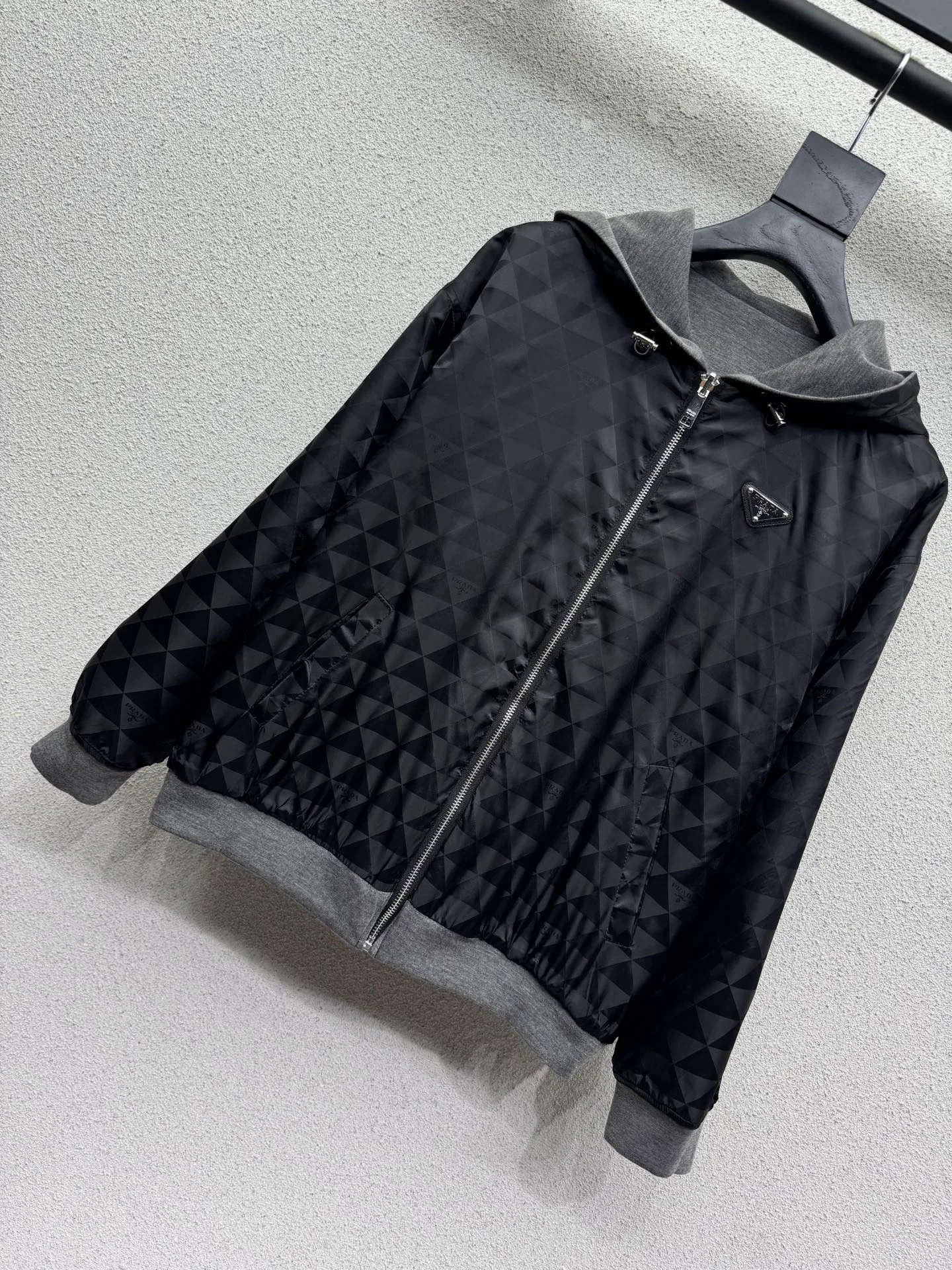 Куртки И Пуховики Женские Prada 18585248