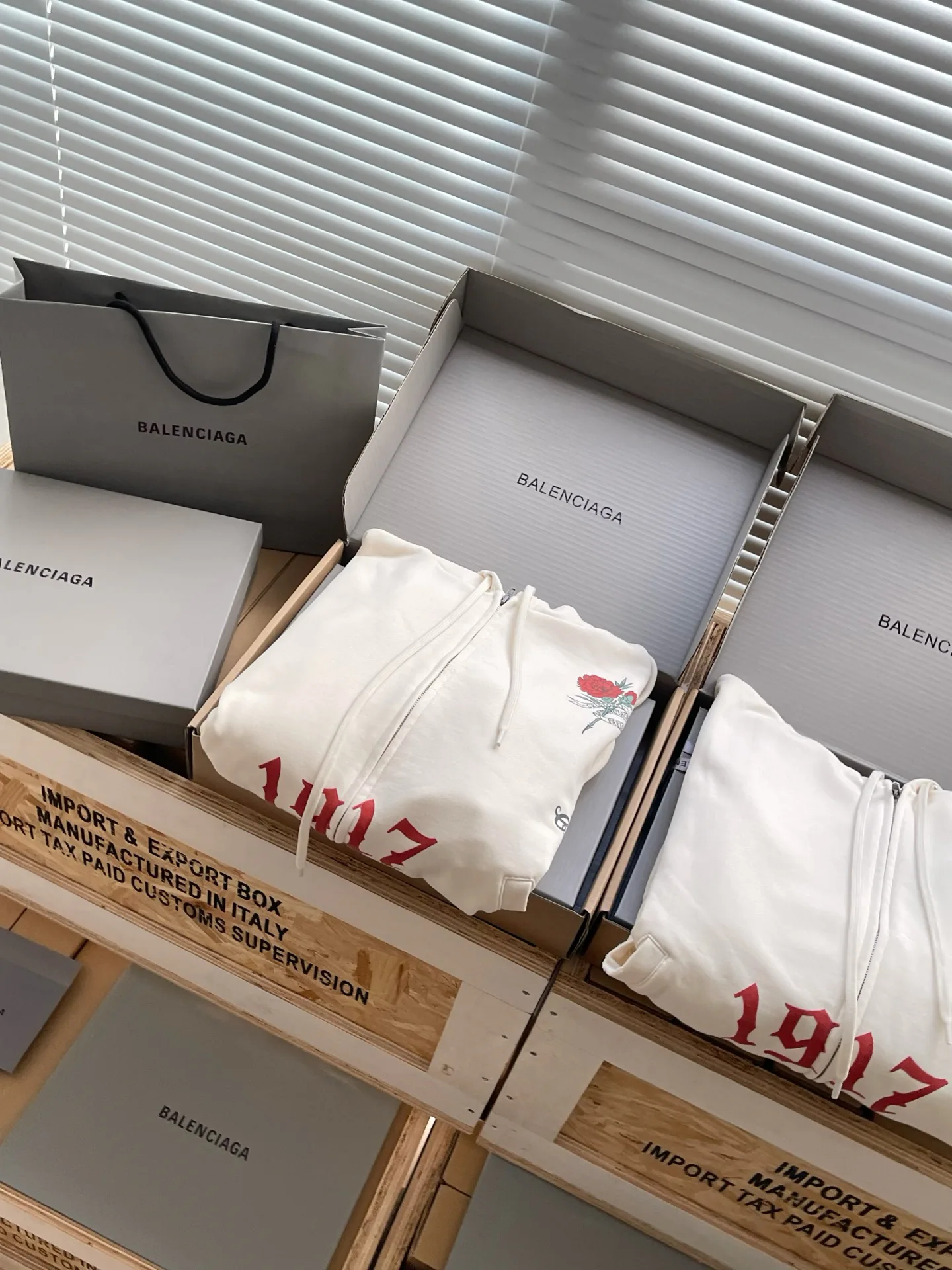Men's Sweatshirts And Hoodies BALENCIAGA 18153416