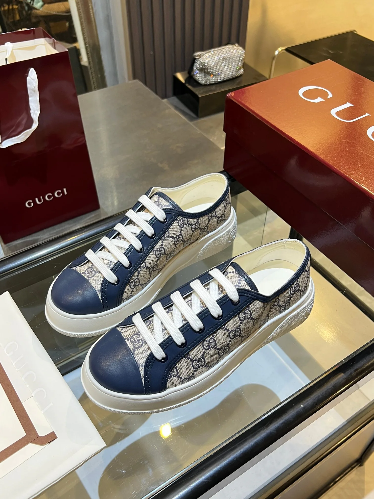 Women's Sneakers GUCCI 18465034