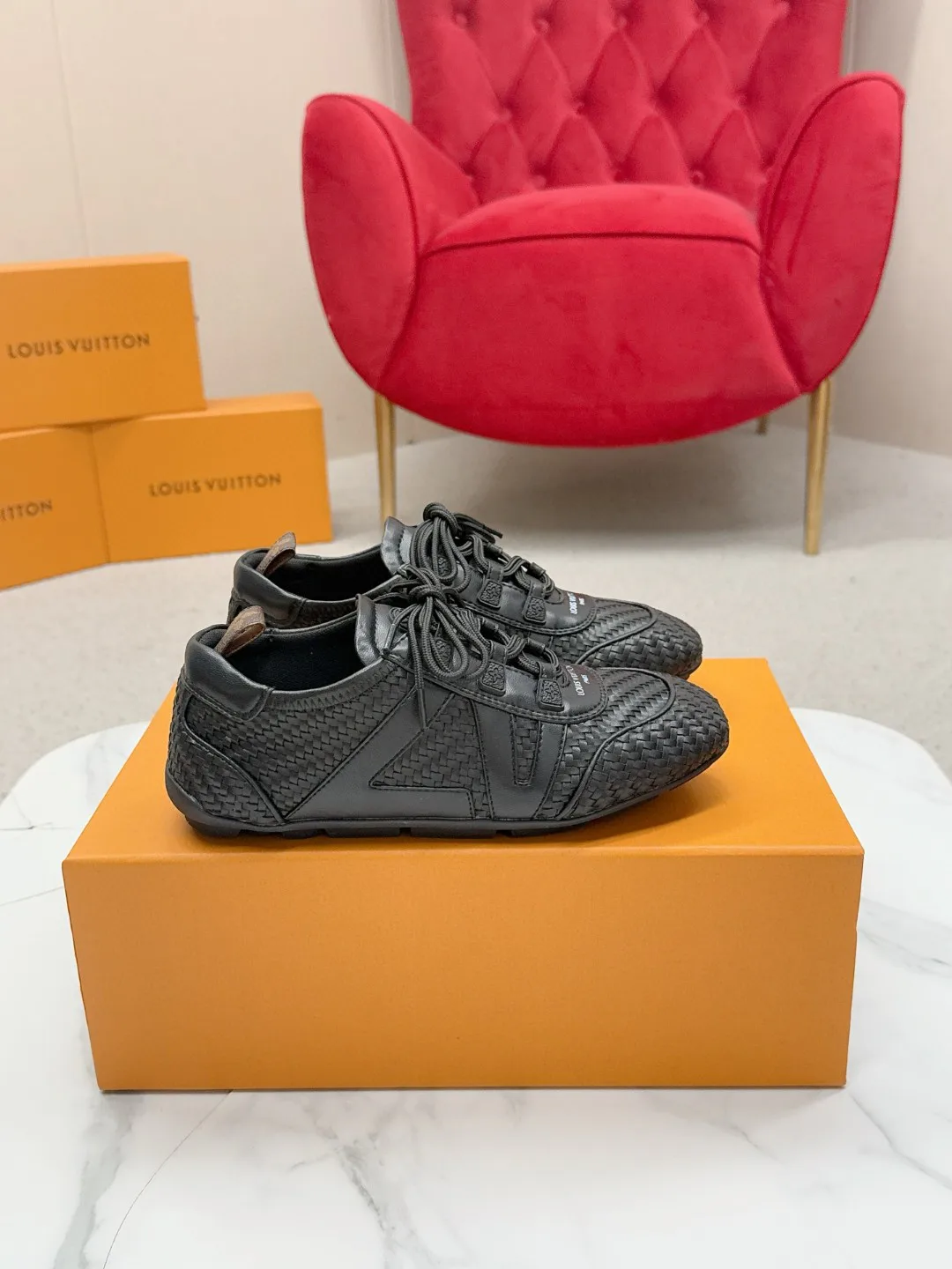 Women's Sneakers LOUIS VUITTON 17704485