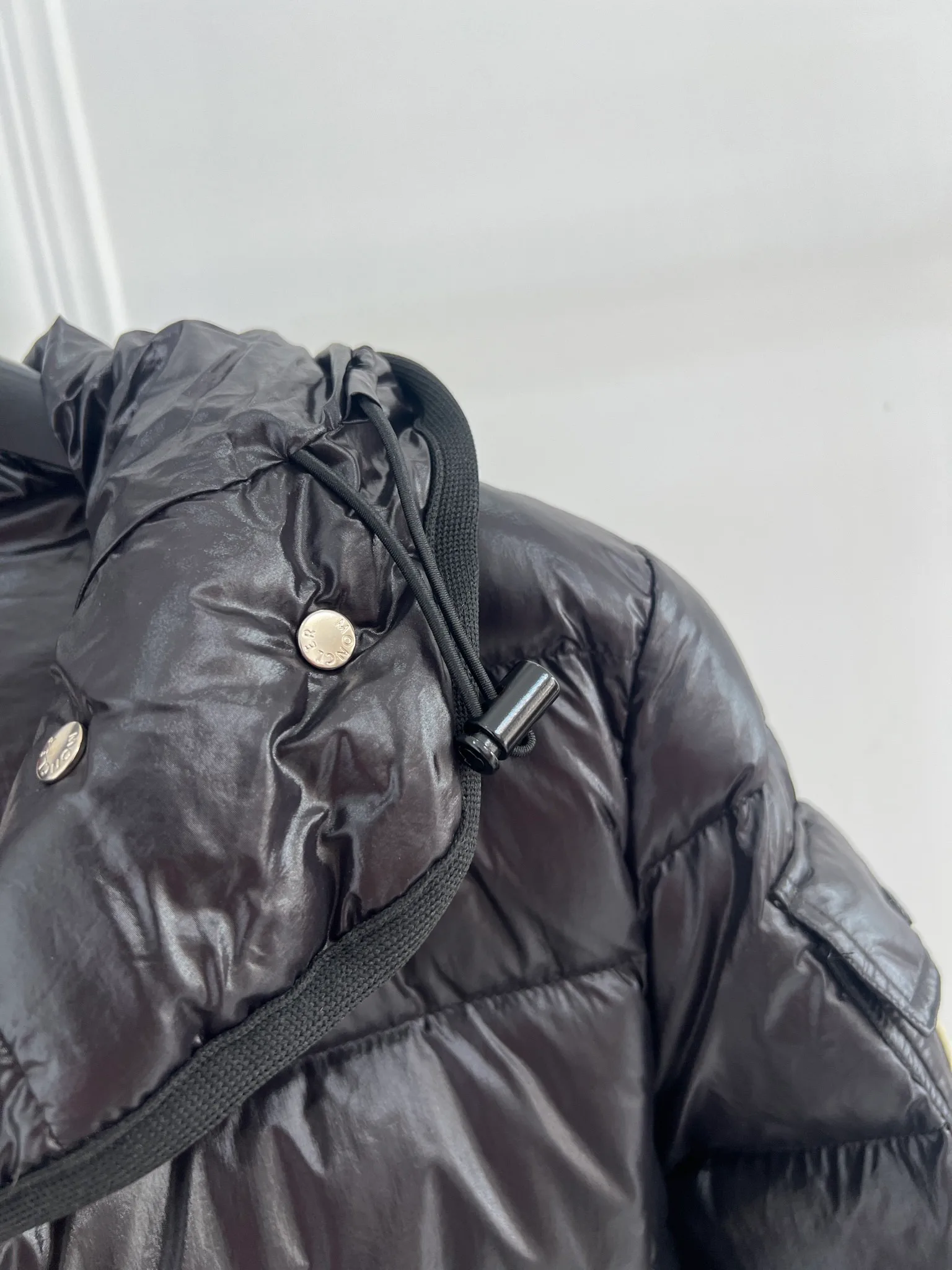 Women's Jackets And Down Jackets MONCLER 18416197