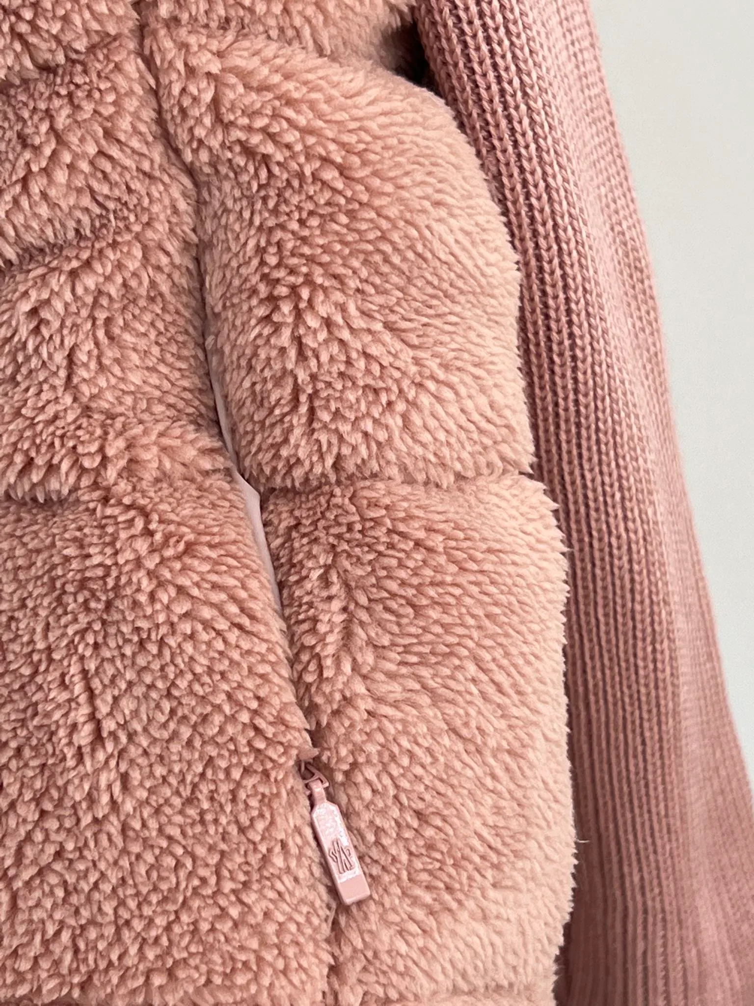 Women's Jackets And Down Jackets MONCLER 18416245