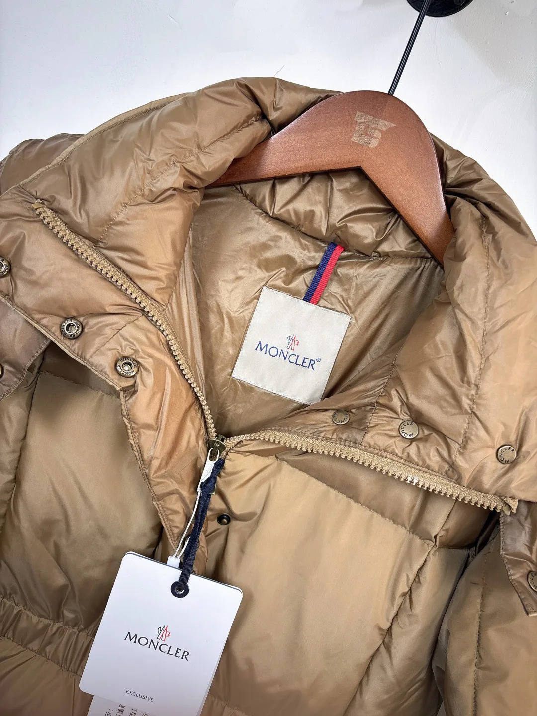 Women's Jackets And Down Jackets MONCLER 17810365