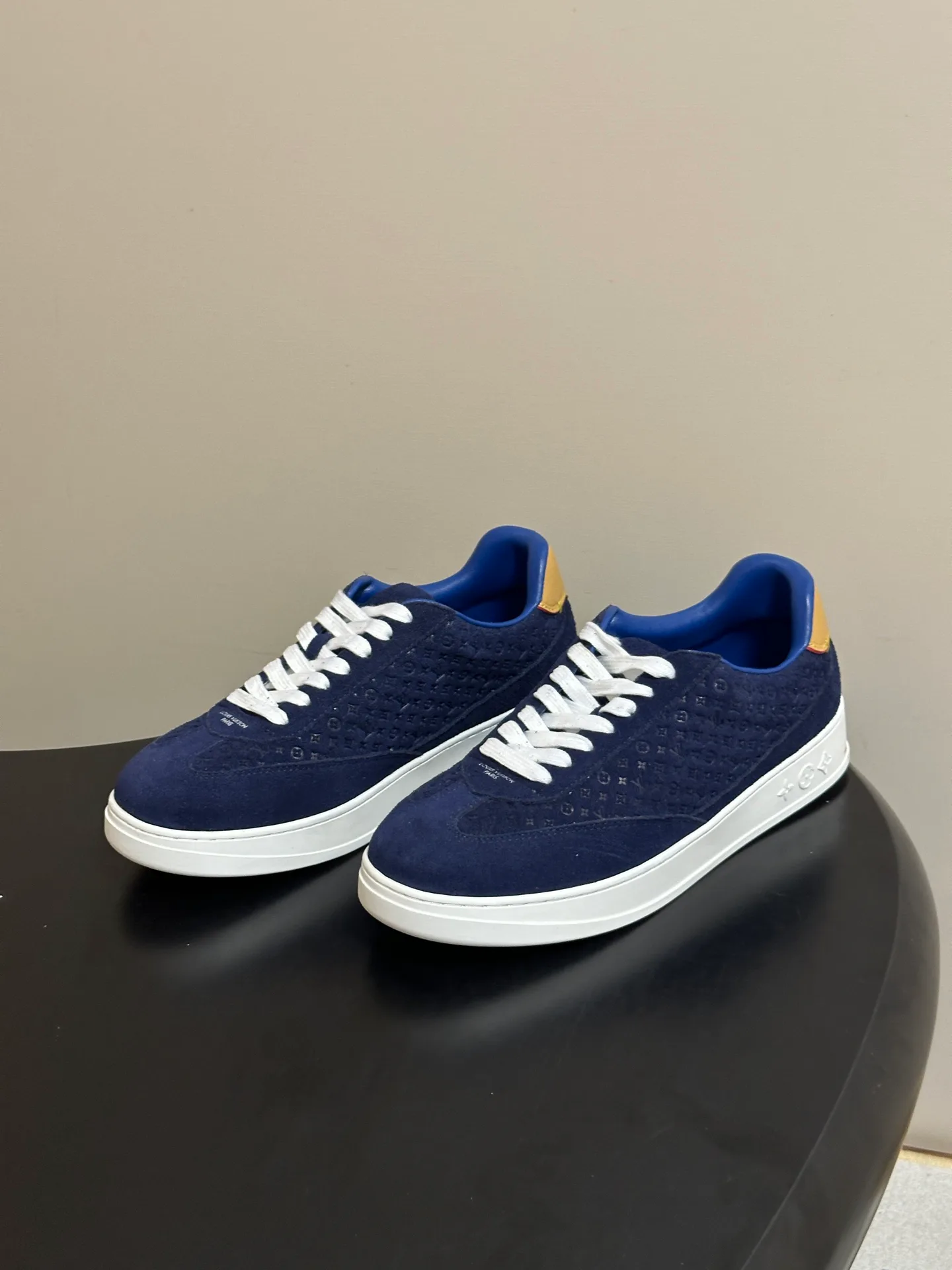 Men's Sneakers LOUIS VUITTON 18340909