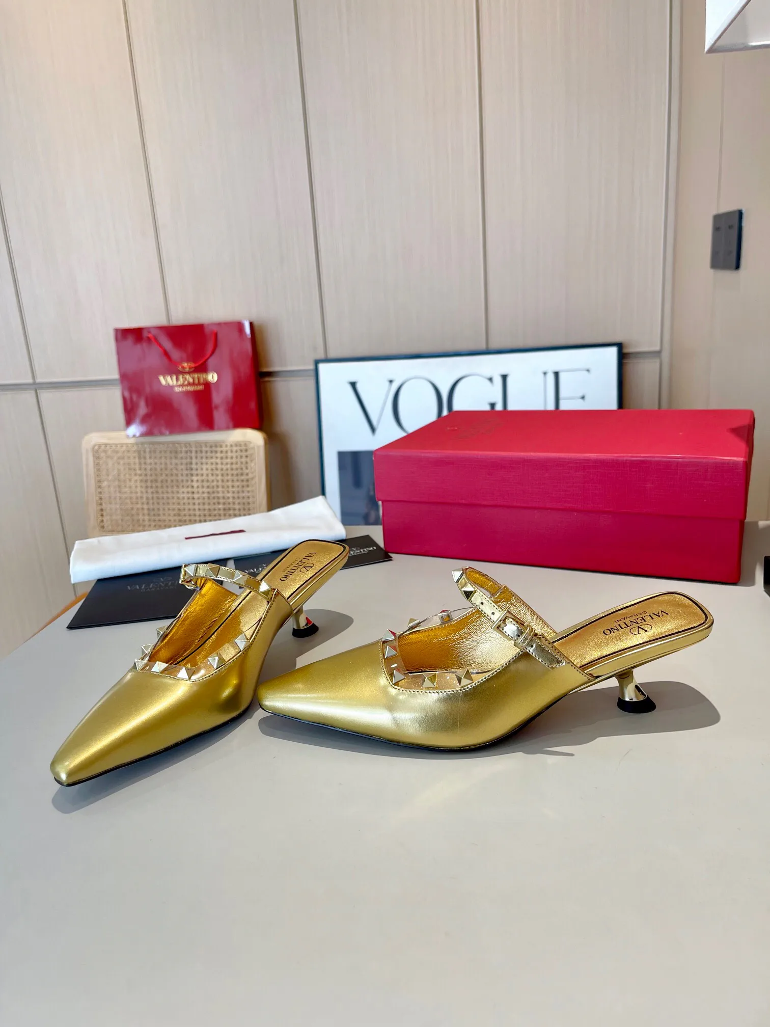 Women's Mules And Clogs VALENTINO 17996517