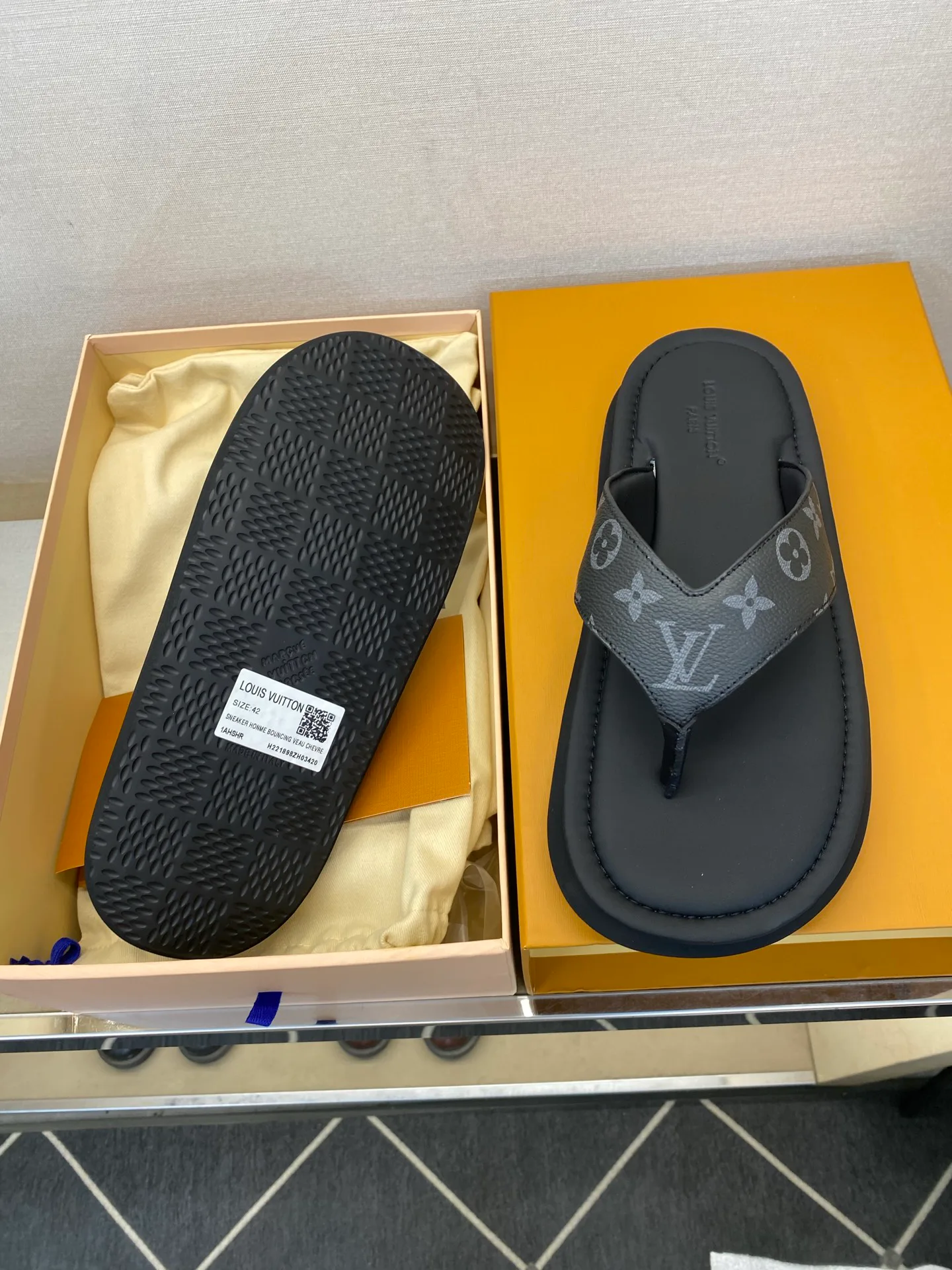 Men's Flip-Flops LOUIS VUITTON 17706387