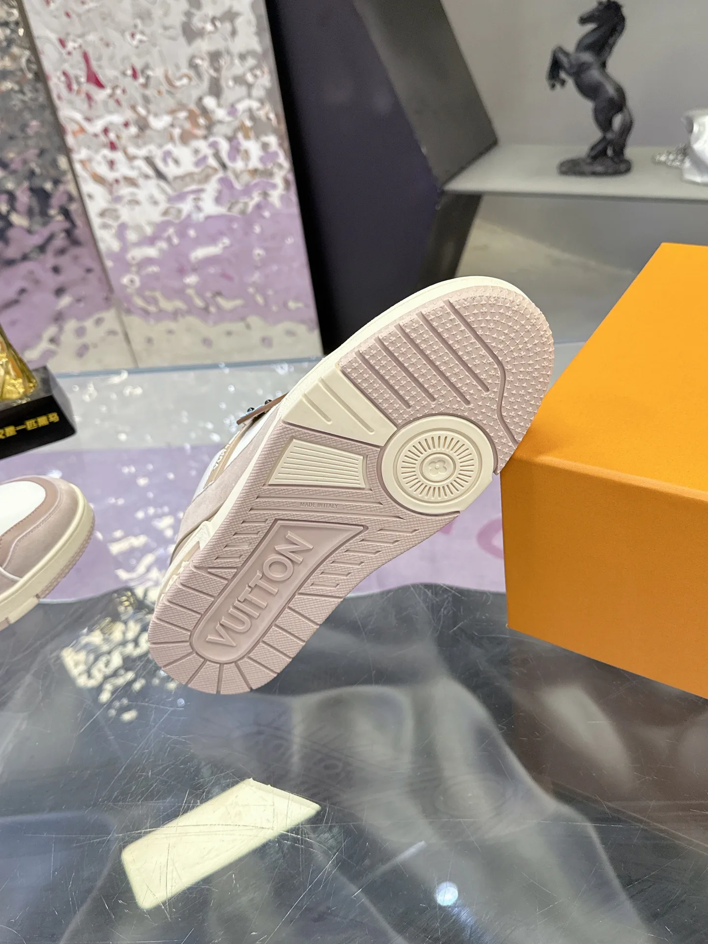 Women's Sneakers LOUIS VUITTON 18104015