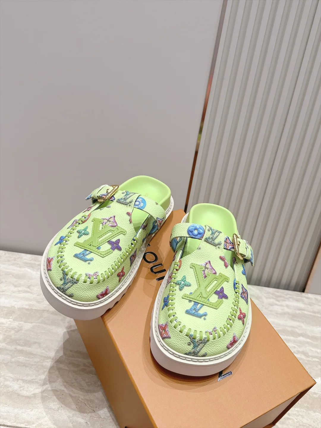 Women's Mules And Clogs LOUIS VUITTON 18198376