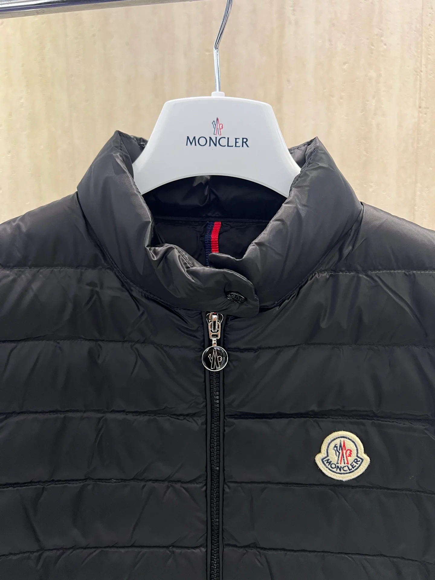 Жилеты Мужские Moncler 18683886