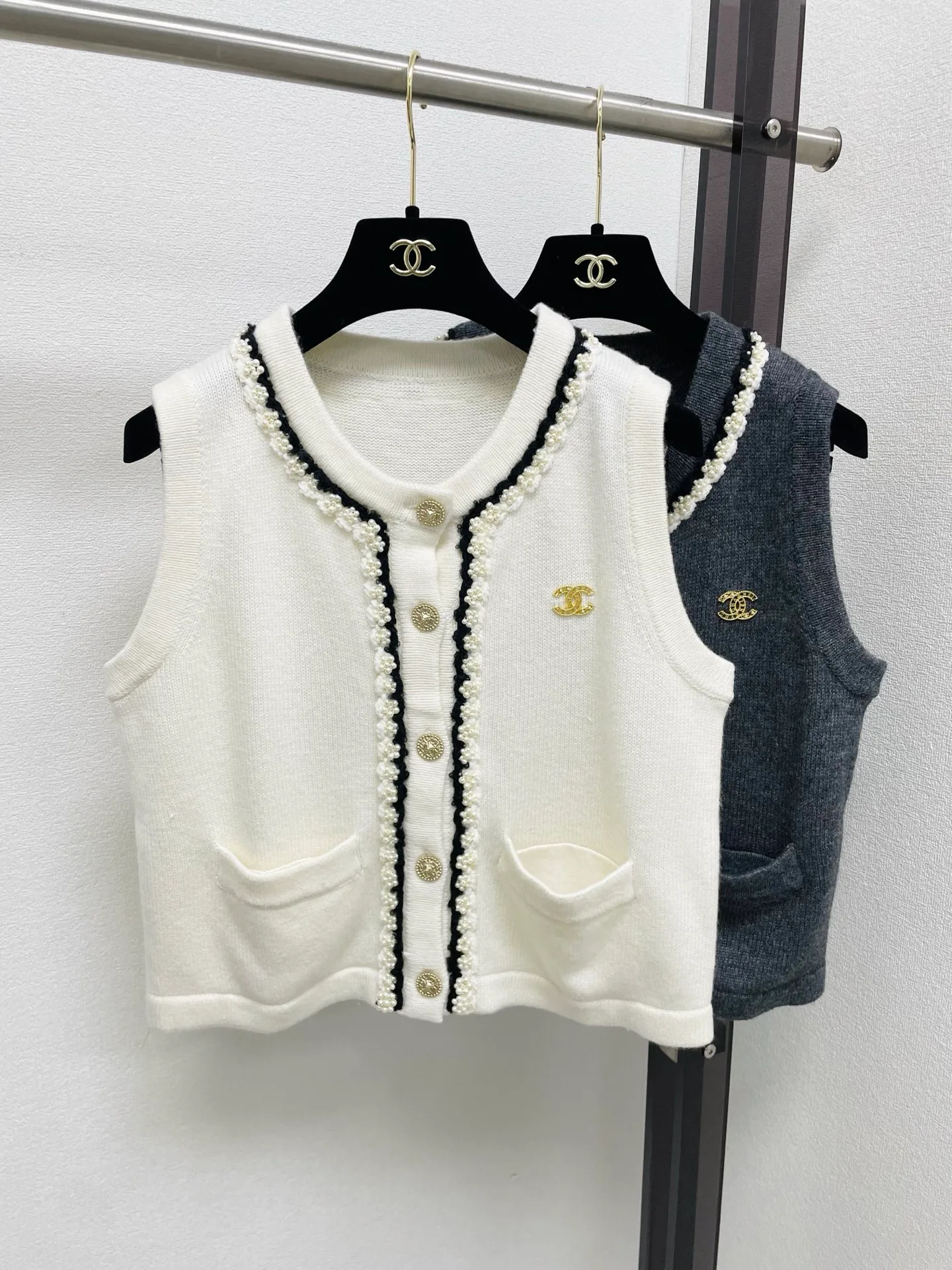 Women's Vests CHANEL 17696374