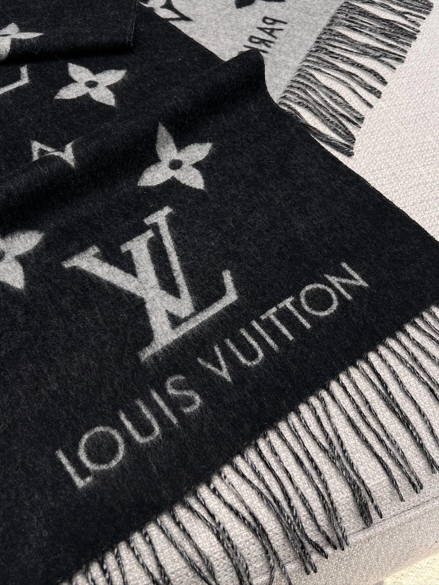 Scarves LOUIS VUITTON 18210427