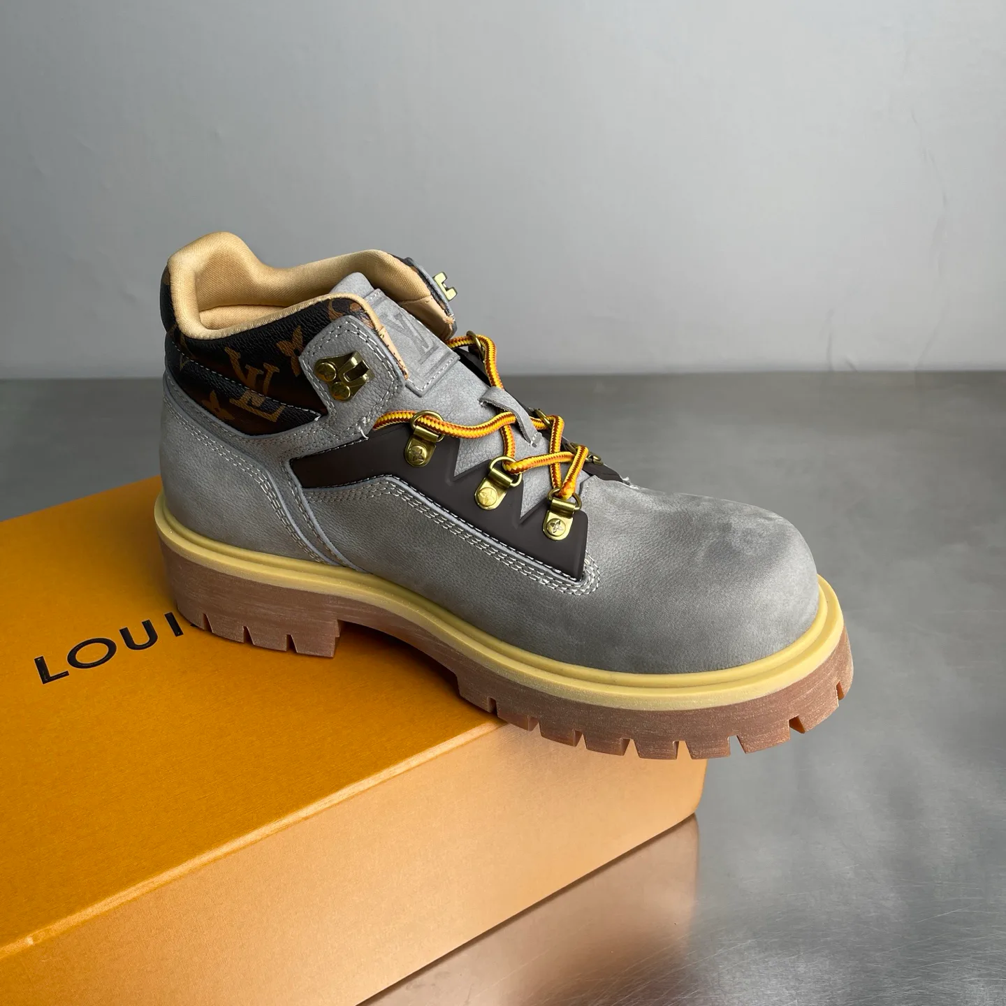 Men's Ankle Boots LOUIS VUITTON 18469311