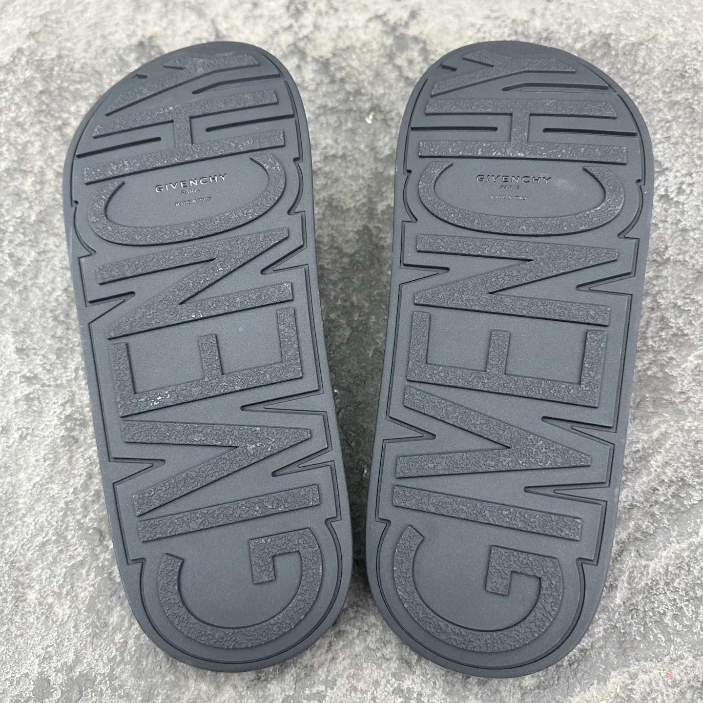 Men's Flip-Flops GIVENCHY 18153707