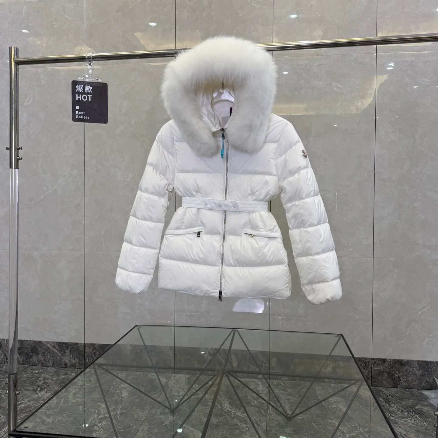 Women's Jackets And Down Jackets MONCLER 17949894