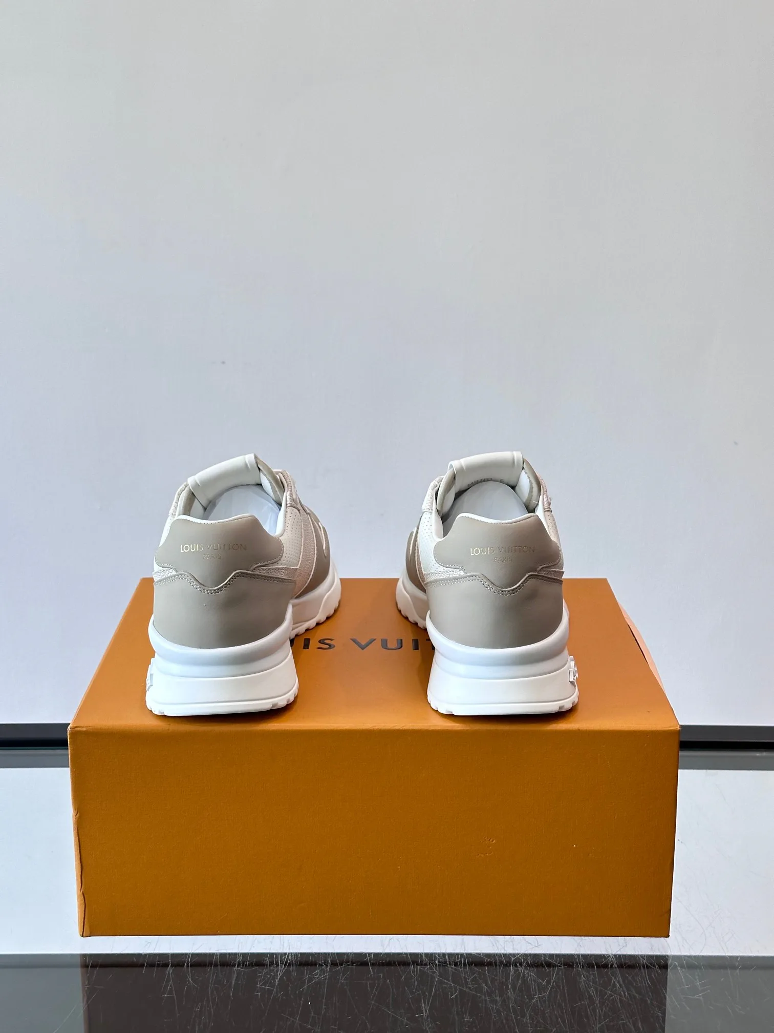 Men's Sneakers LOUIS VUITTON 17689405