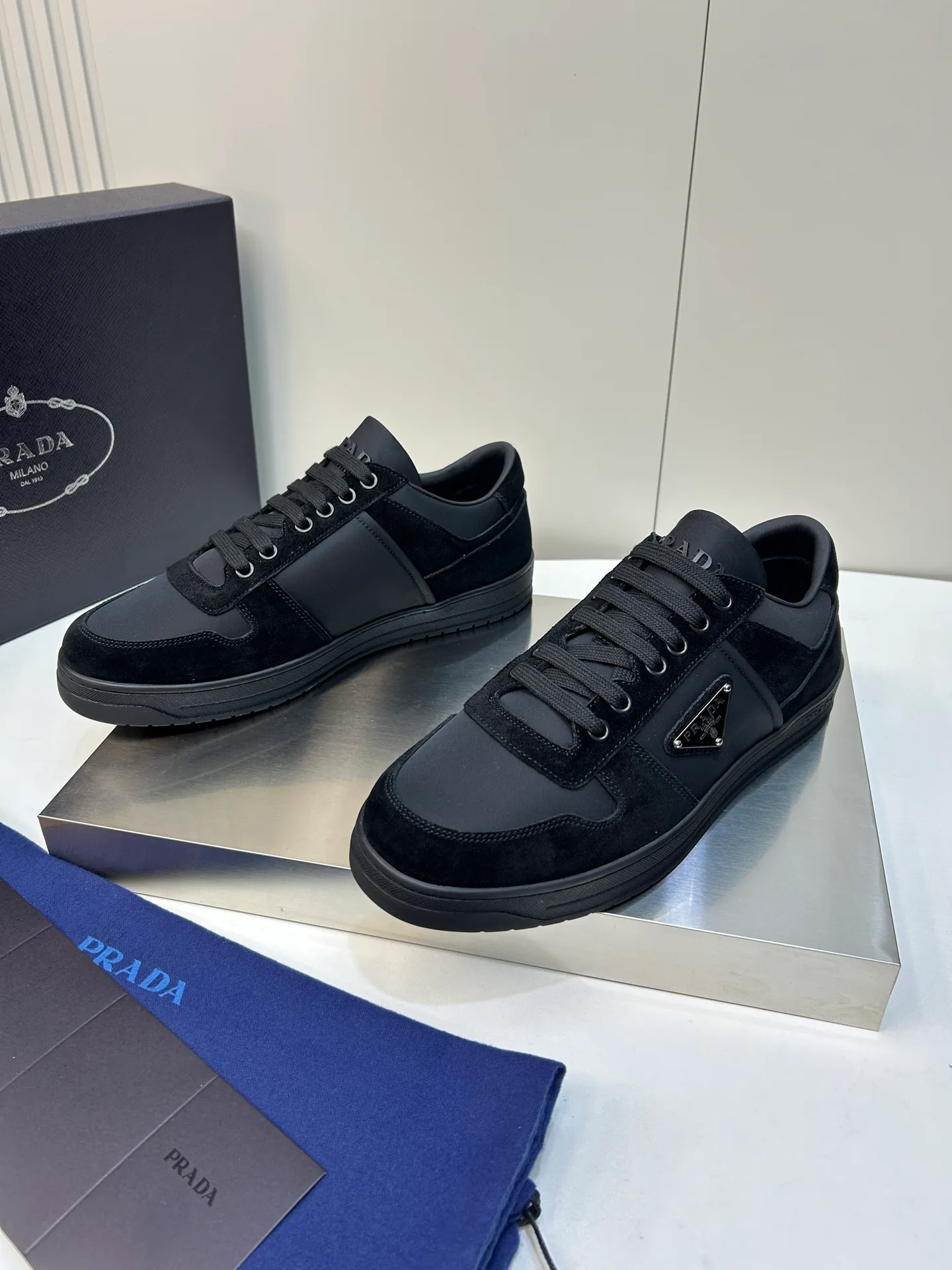 Men's Sneakers PRADA 18267437