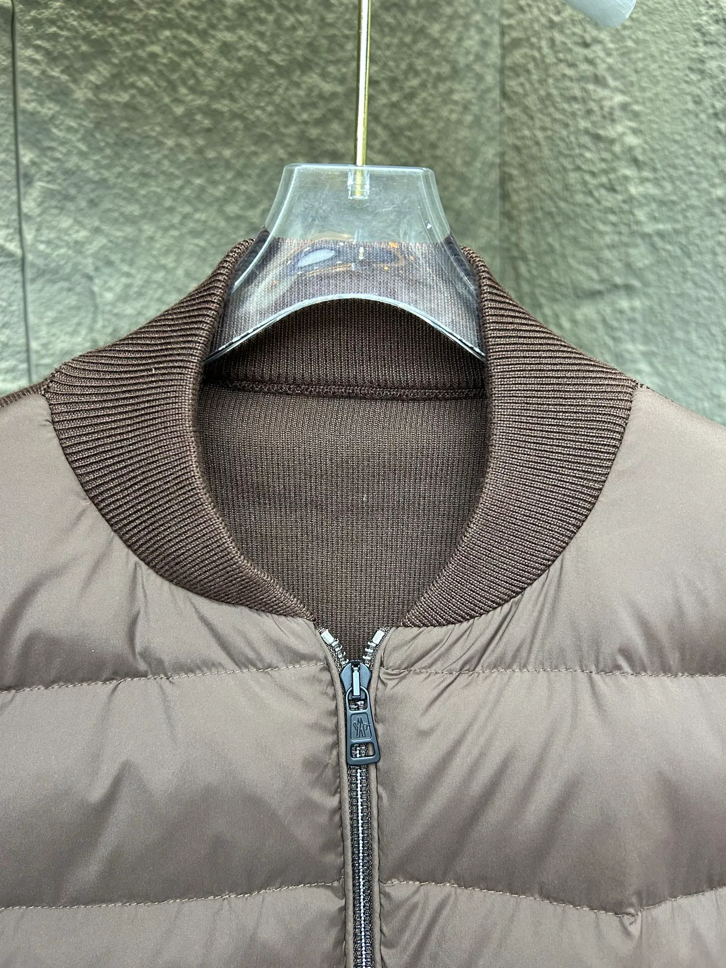Women's Jackets And Down Jackets MONCLER 17323194