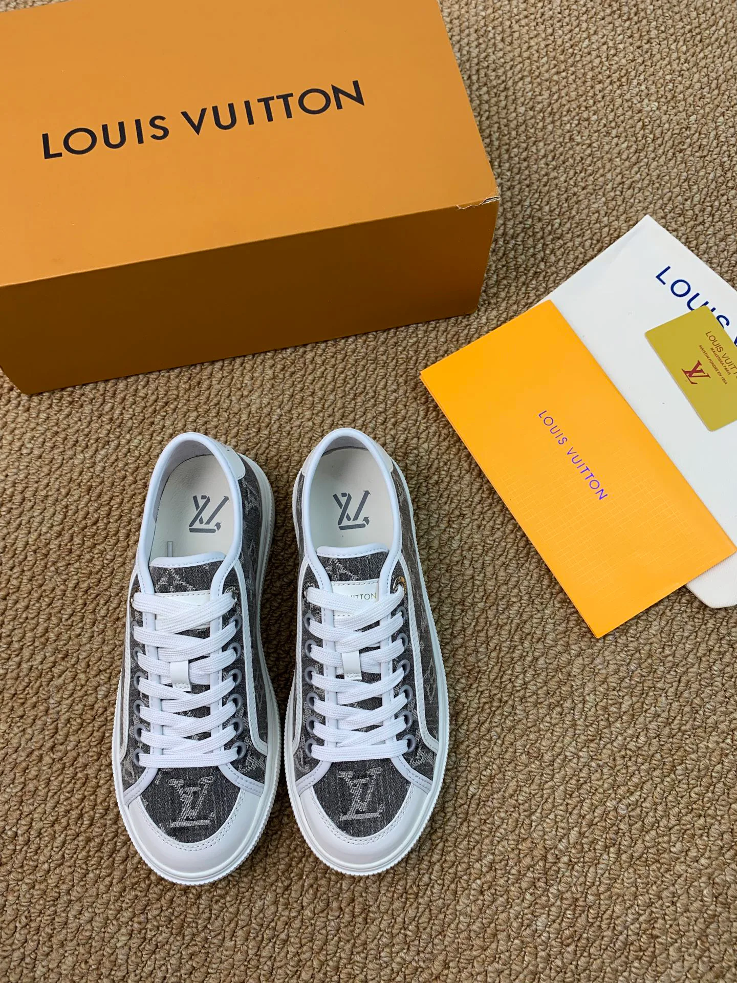 Women's Sneakers LOUIS VUITTON 17545204