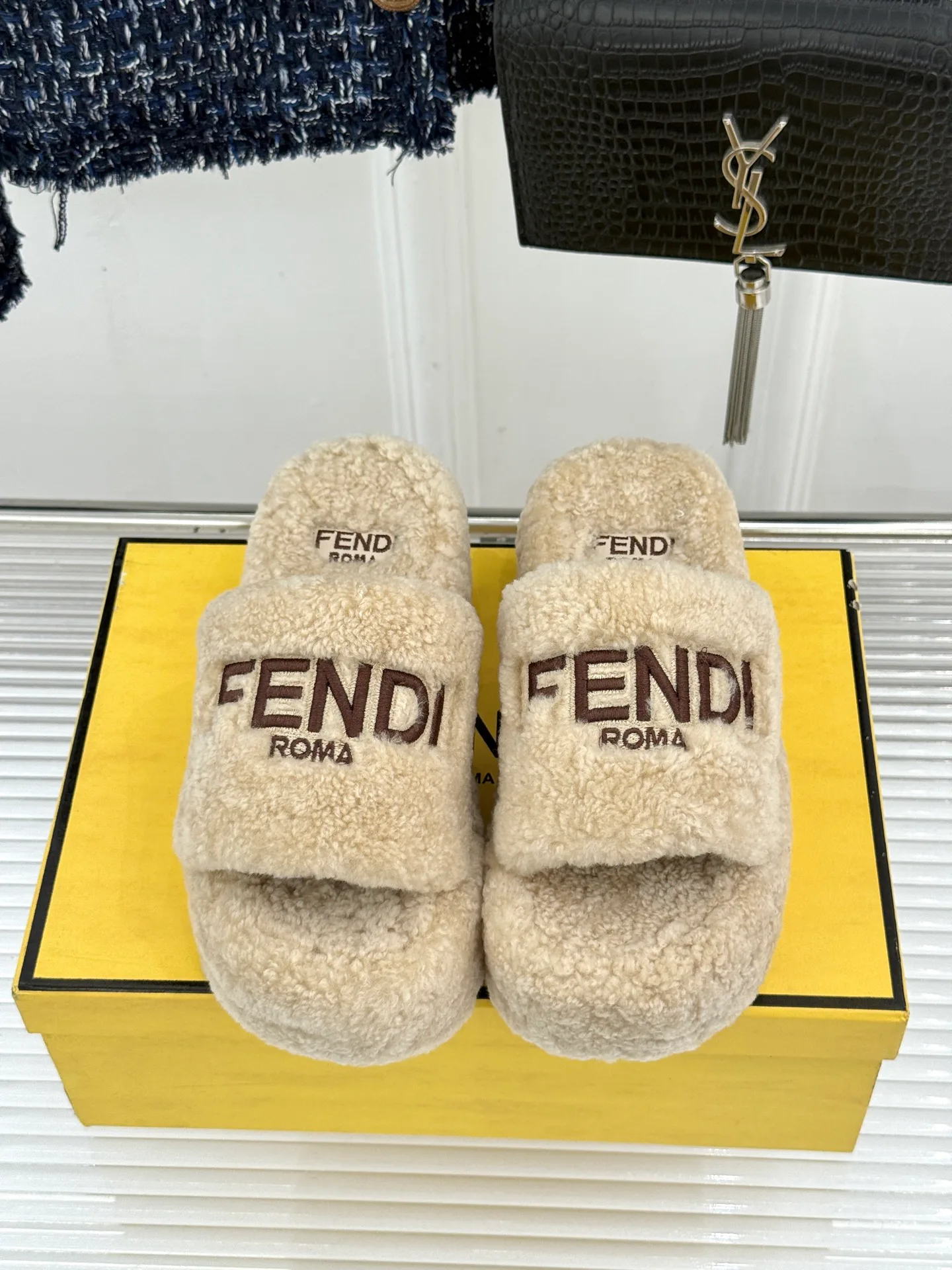 Women's Slippers FENDI 18154669