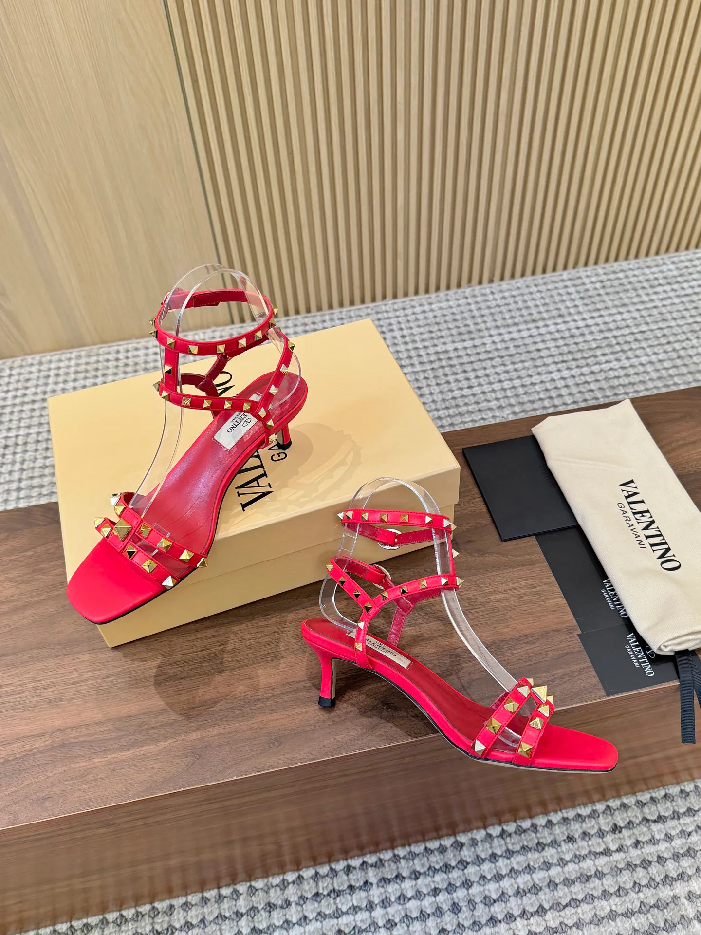 Women's Open-Toe Sandals VALENTINO 17411470