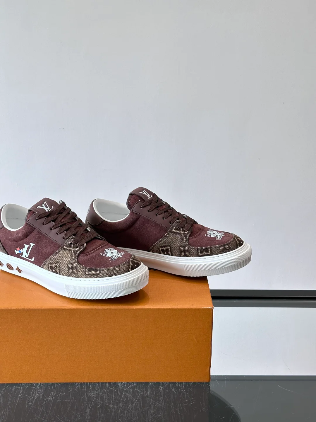Women's Sneakers LOUIS VUITTON 17037734