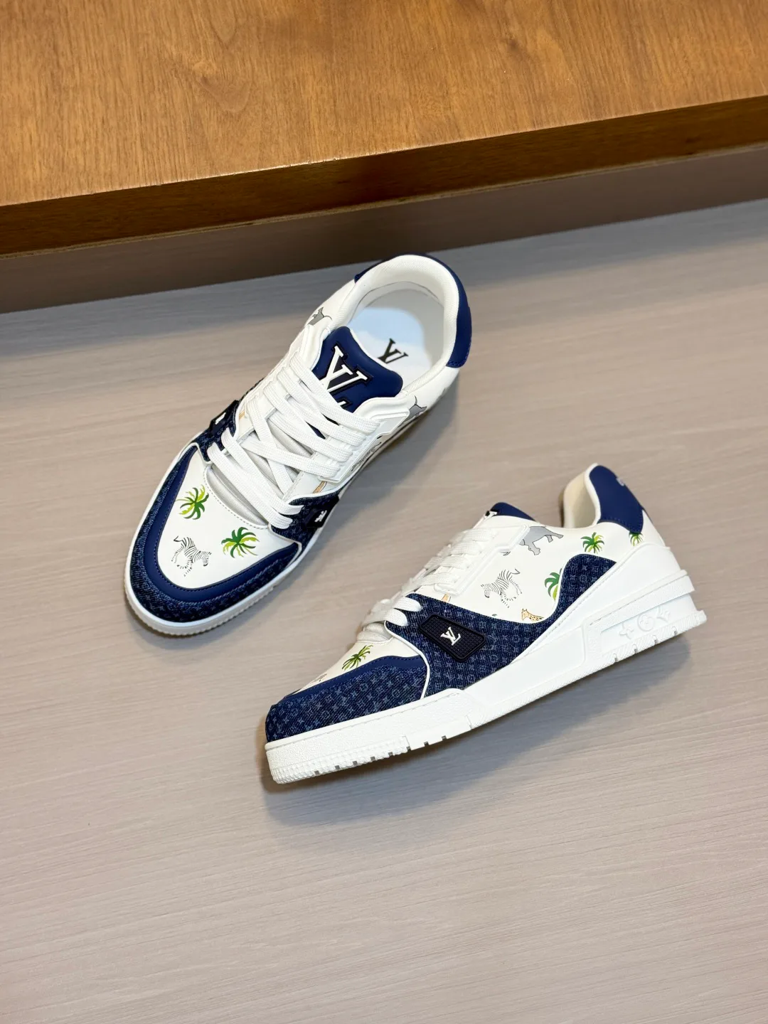 Men's Sneakers LOUIS VUITTON 18234376