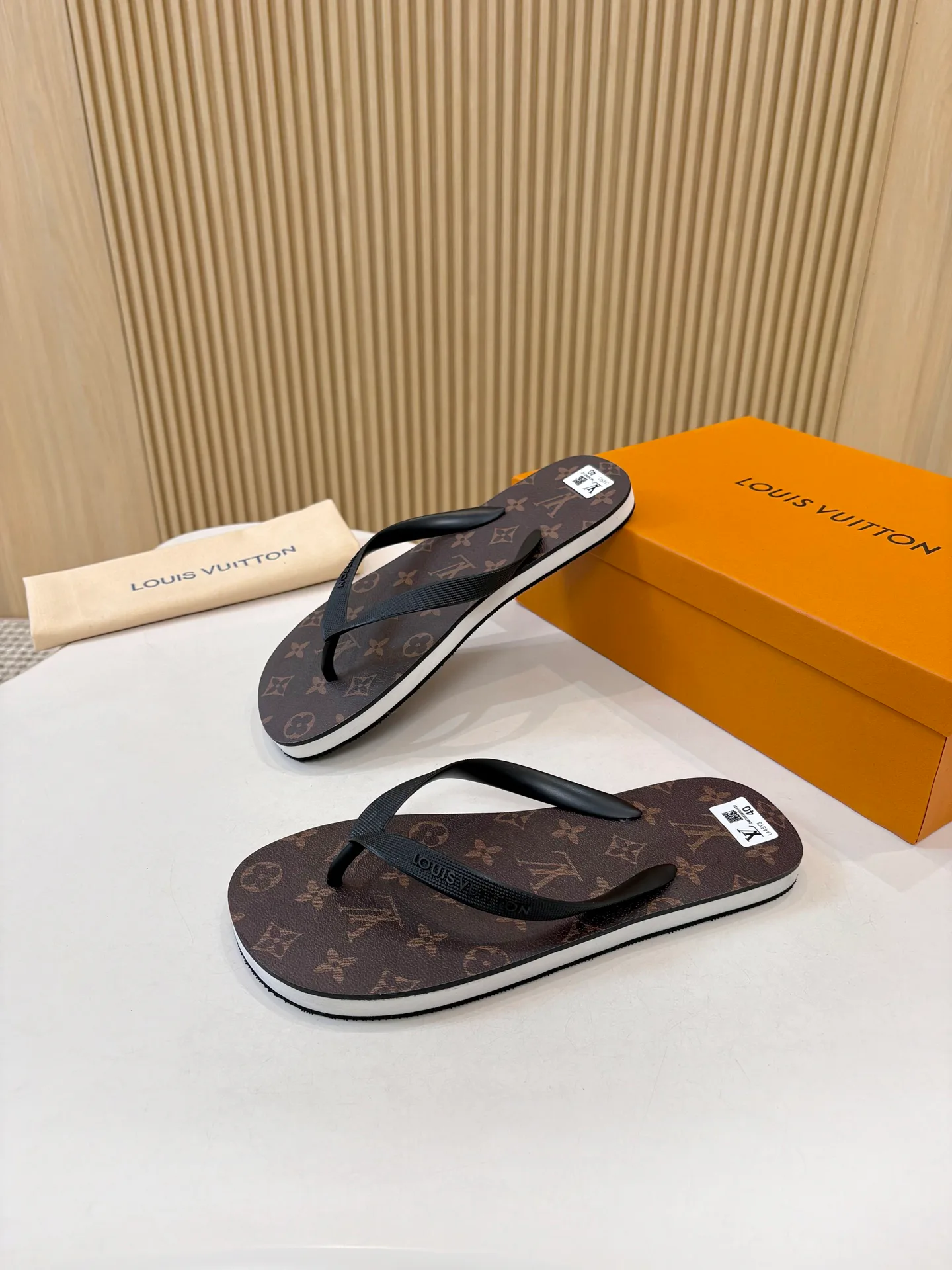Women's Flip-Flops LOUIS VUITTON 18025534