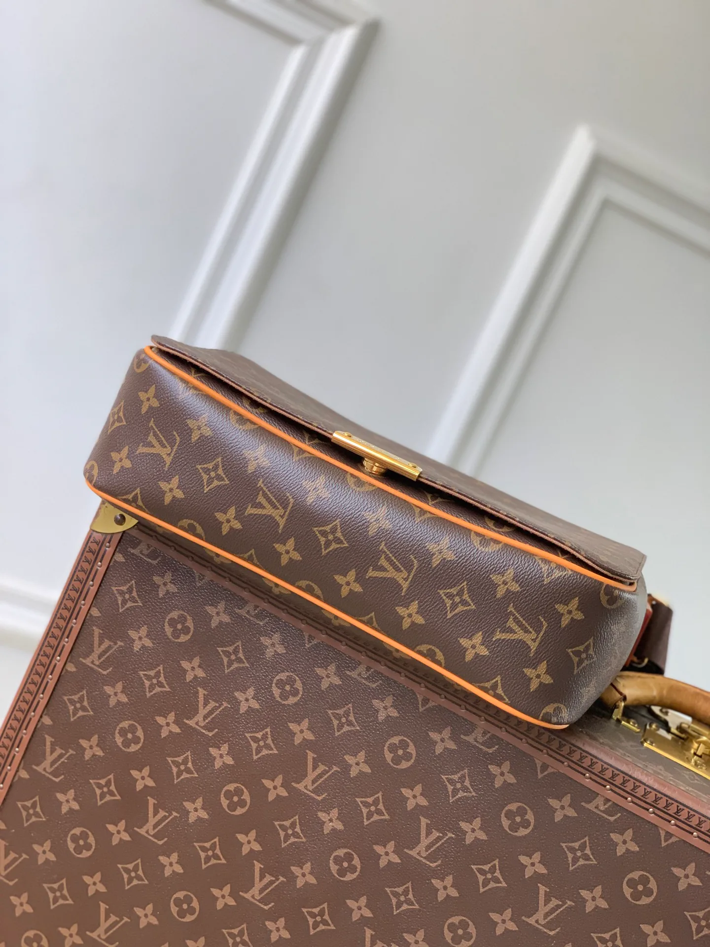 Women's Classic Handbags LOUIS VUITTON 18147474