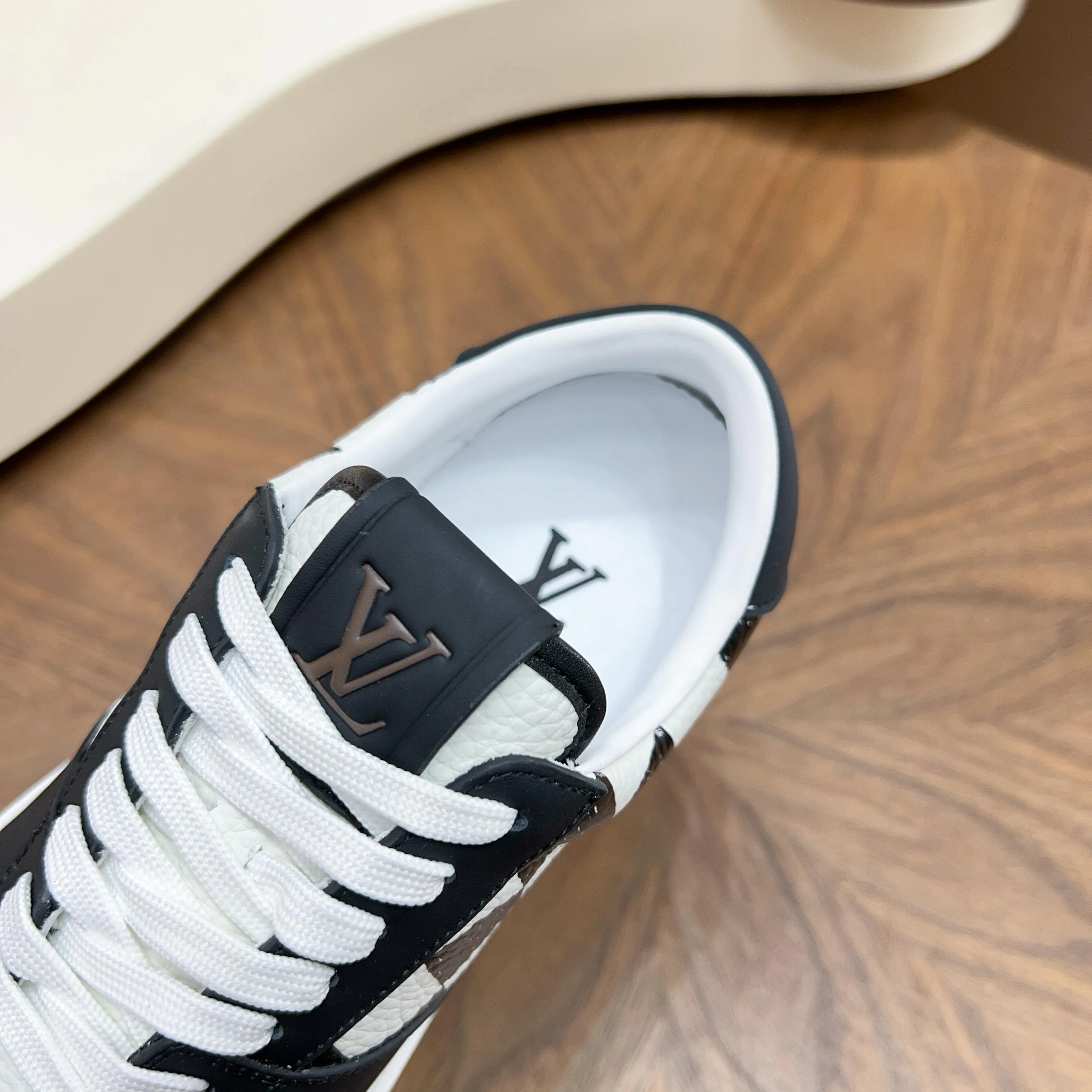 Men's Sneakers LOUIS VUITTON 18117103