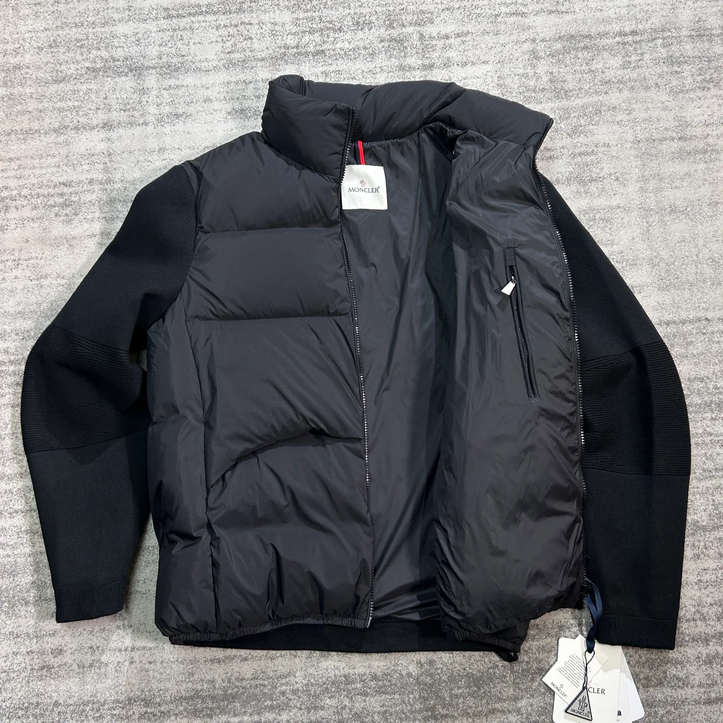 Women's Jackets And Down Jackets MONCLER 18134219