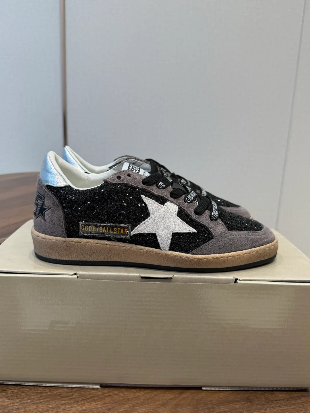 Women's Sneakers GOLDEN GOOSE 18357249