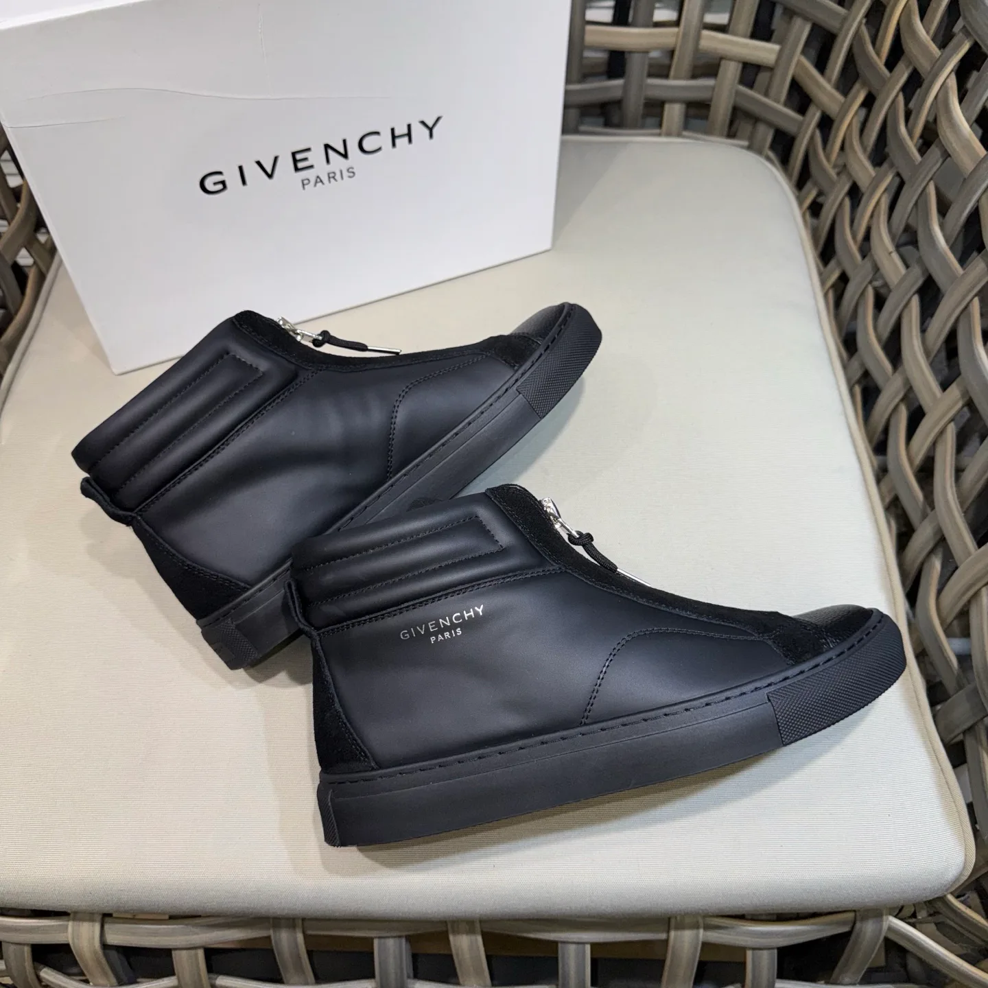 Men's Sneakers GIVENCHY 18267091