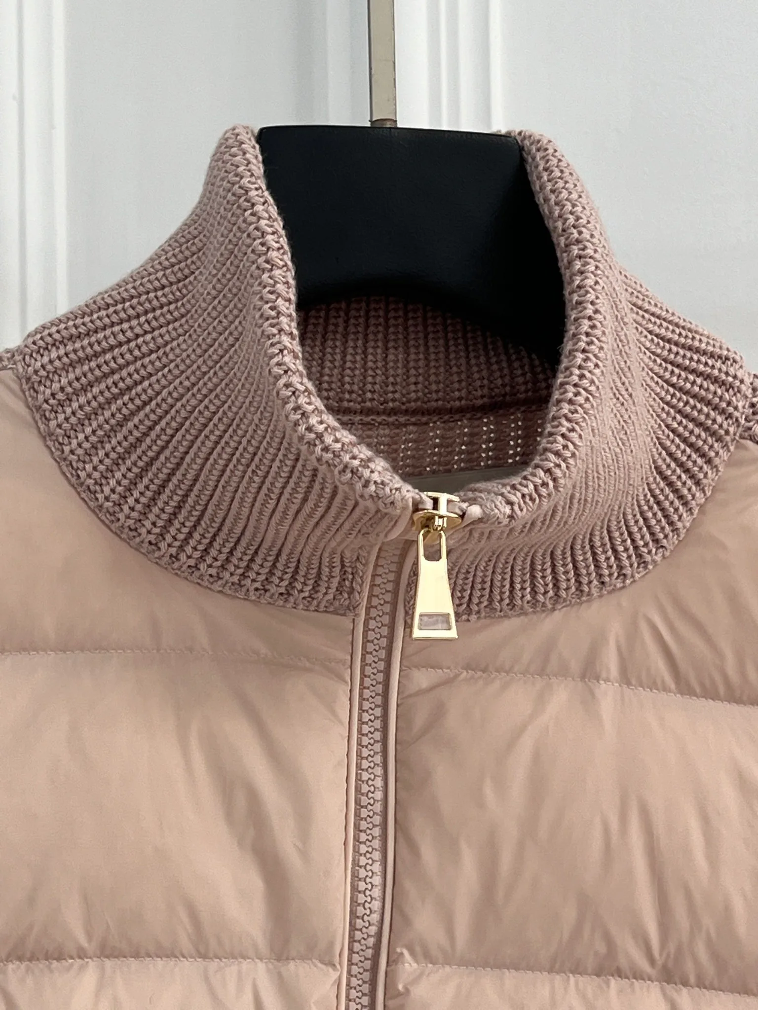 Women's Jackets And Down Jackets MONCLER 18416258