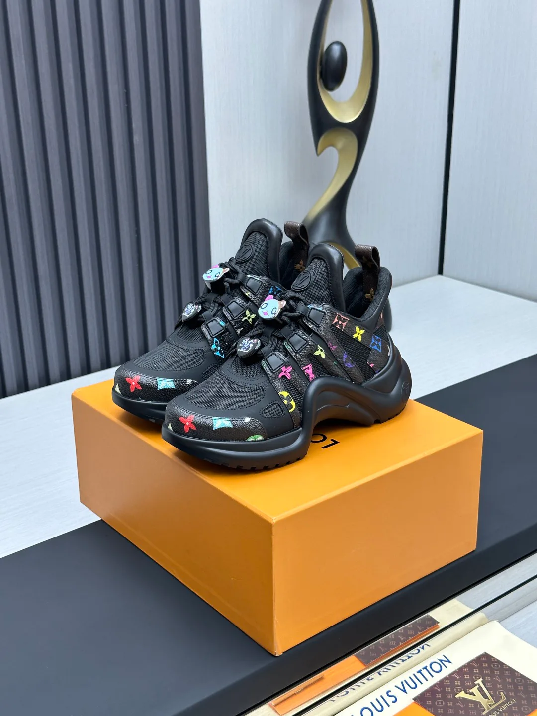 Women's Sneakers LOUIS VUITTON 18212000