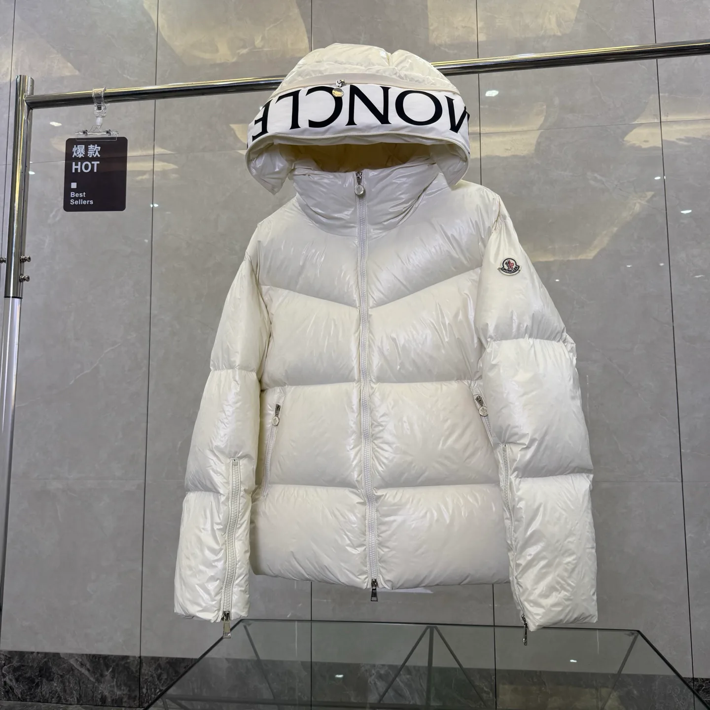 Women's Jackets And Down Jackets MONCLER 18391717