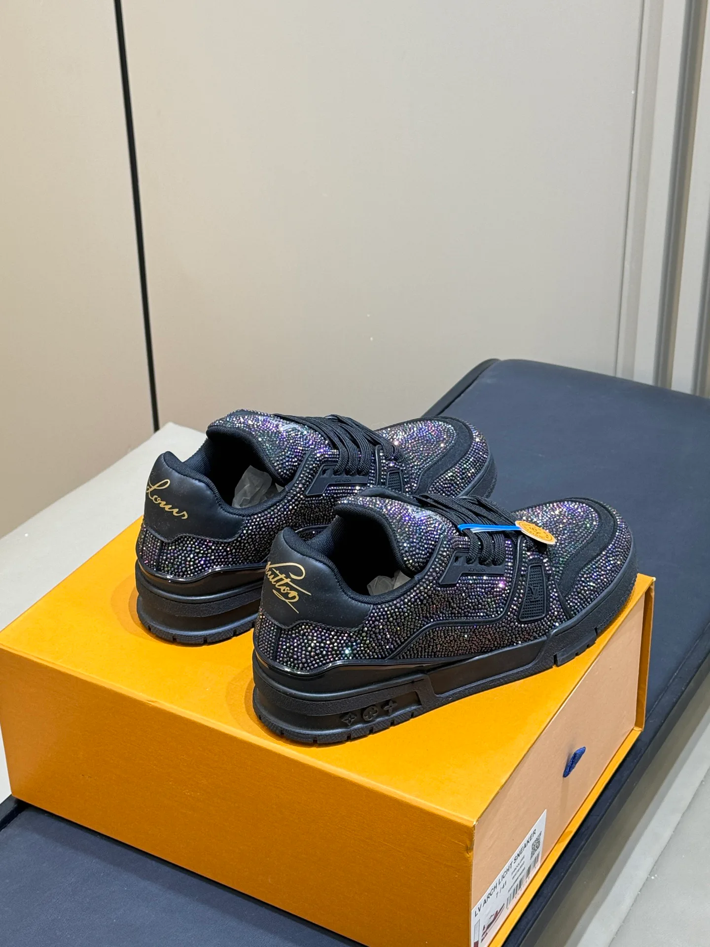 Women's Sneakers LOUIS VUITTON 18073561