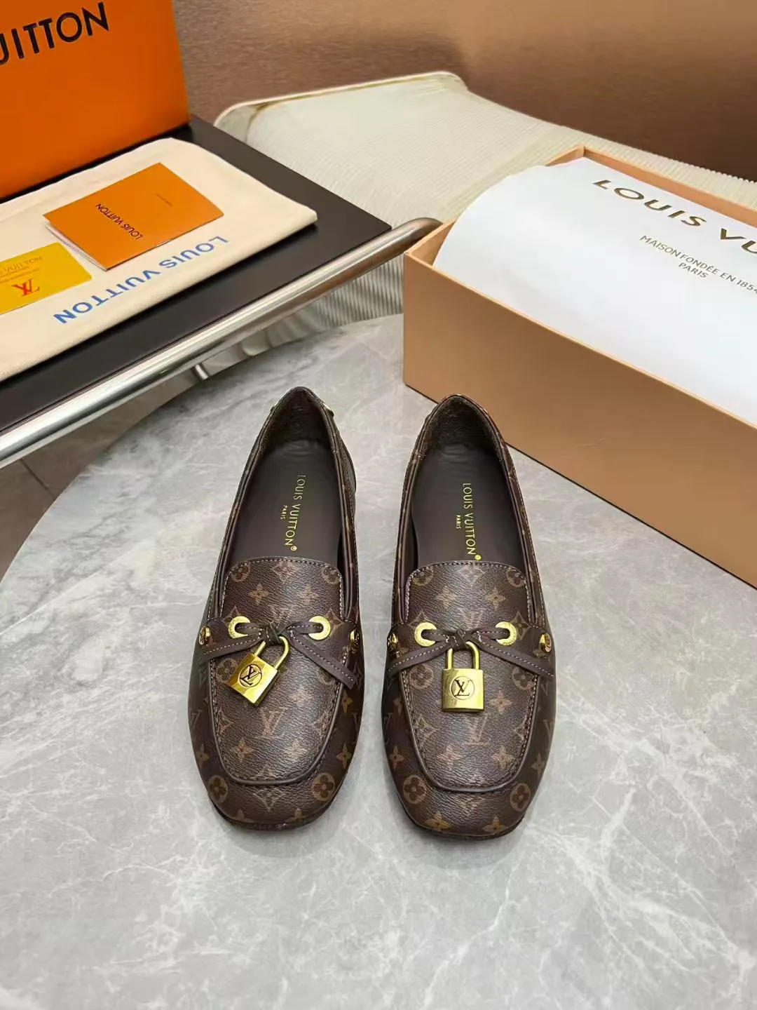Women's Loafers And Moccasins LOUIS VUITTON 18104769