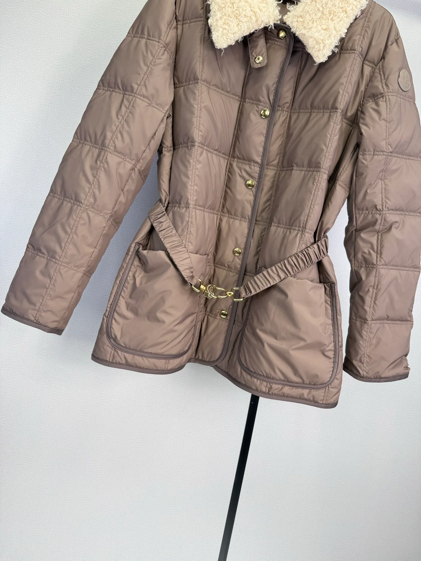 Women's Jackets And Down Jackets MONCLER 18022132