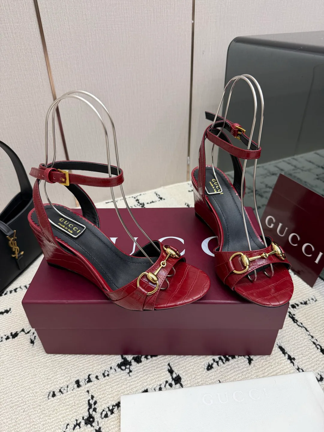 Women's Open-Toe Sandals GUCCI 18049071