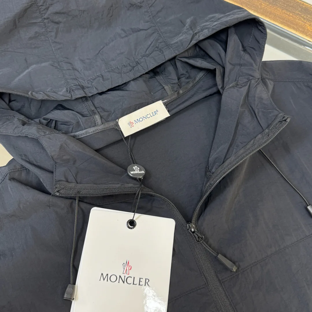 Men's Jackets And Down Jackets MONCLER 17286043